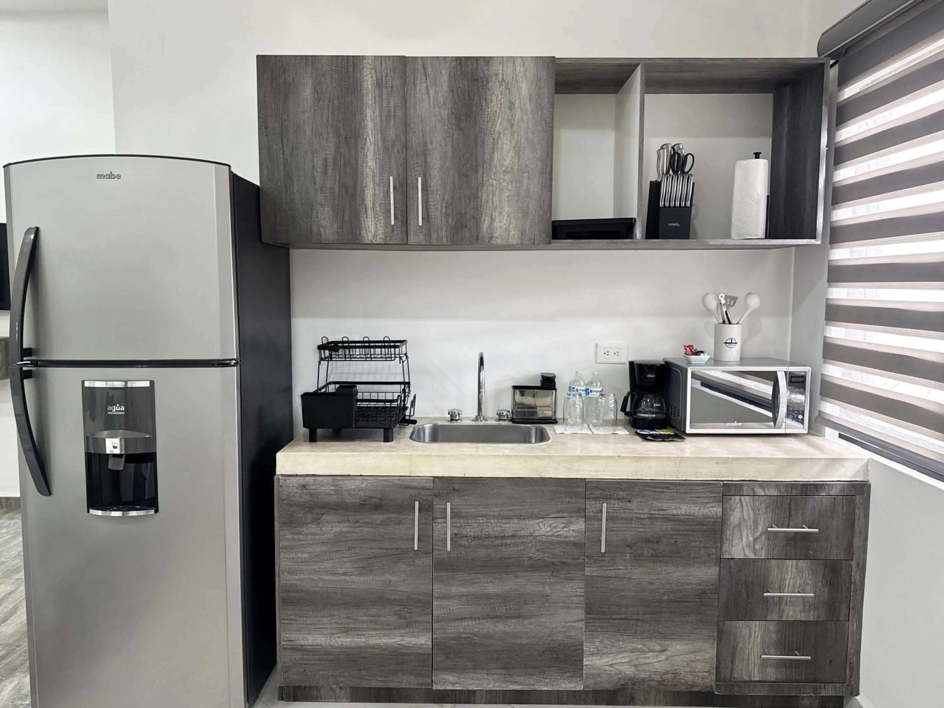 Kitchen or kitchenette in SILVERSANDS Hotel Boutique - 5Th Ave