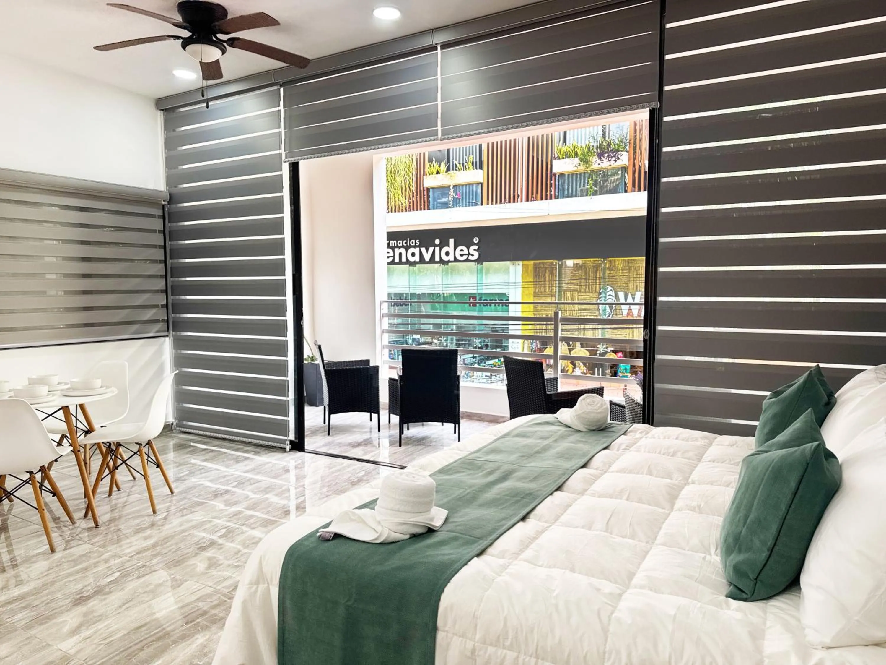 Photo of the whole room, Bed in SILVERSANDS Hotel Boutique - 5Th Ave