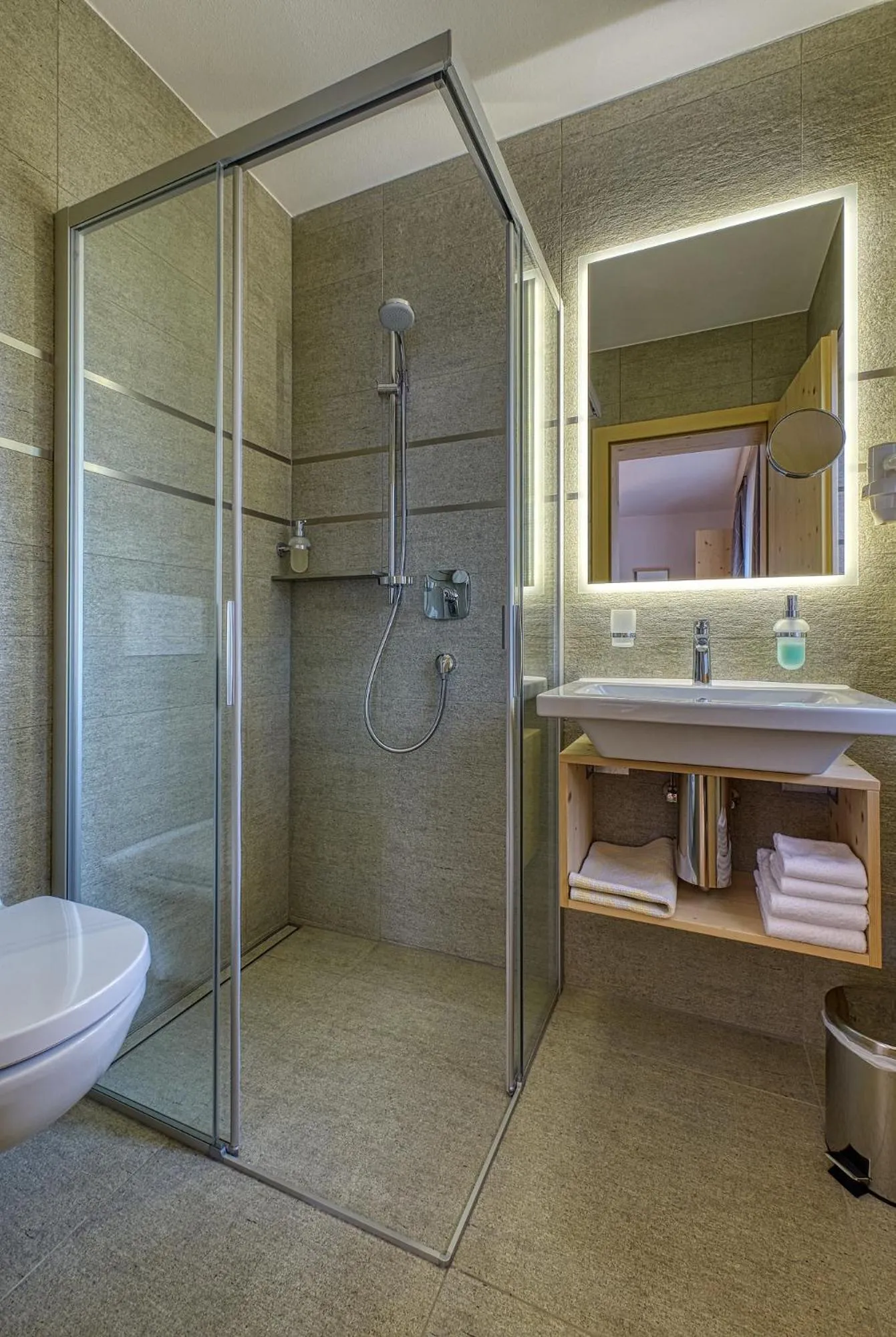 Shower in Garni Appartments Helvetia