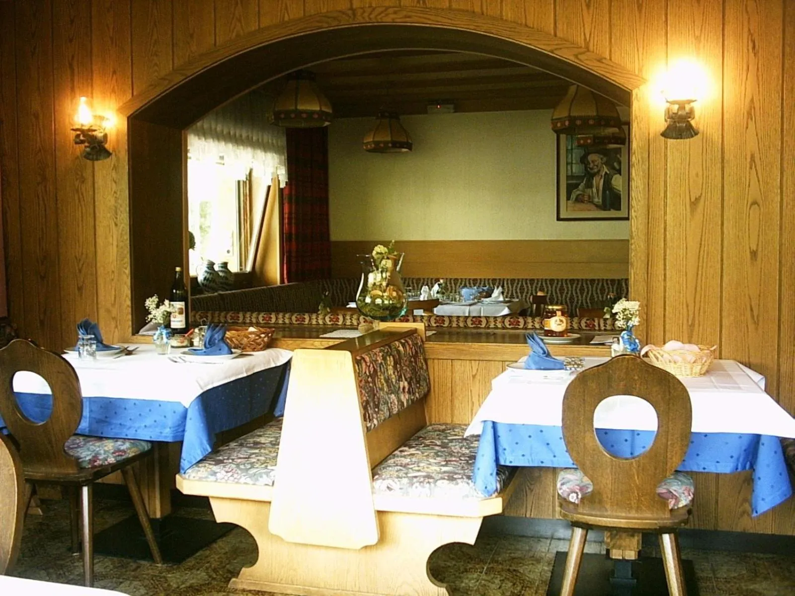 Restaurant/places to eat in Garni Appartments Helvetia