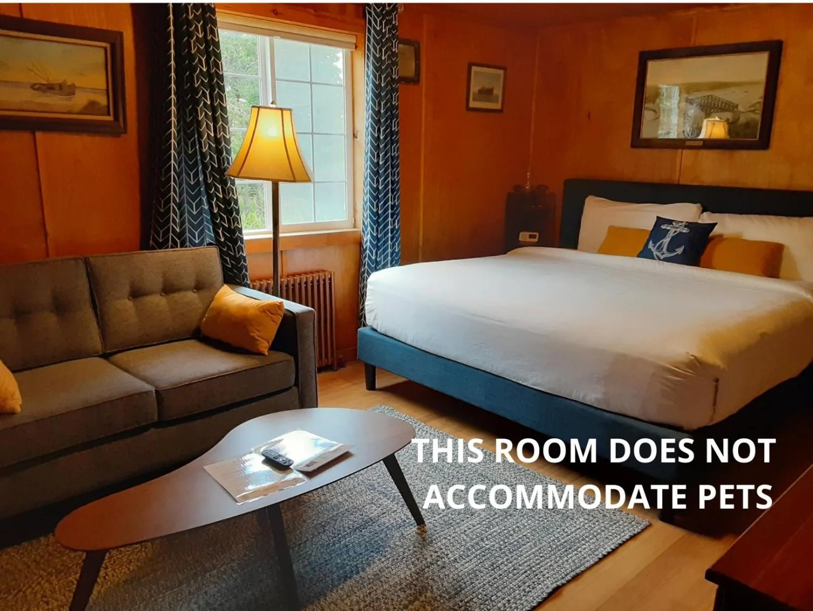 Bed in Anchor Inn Resort