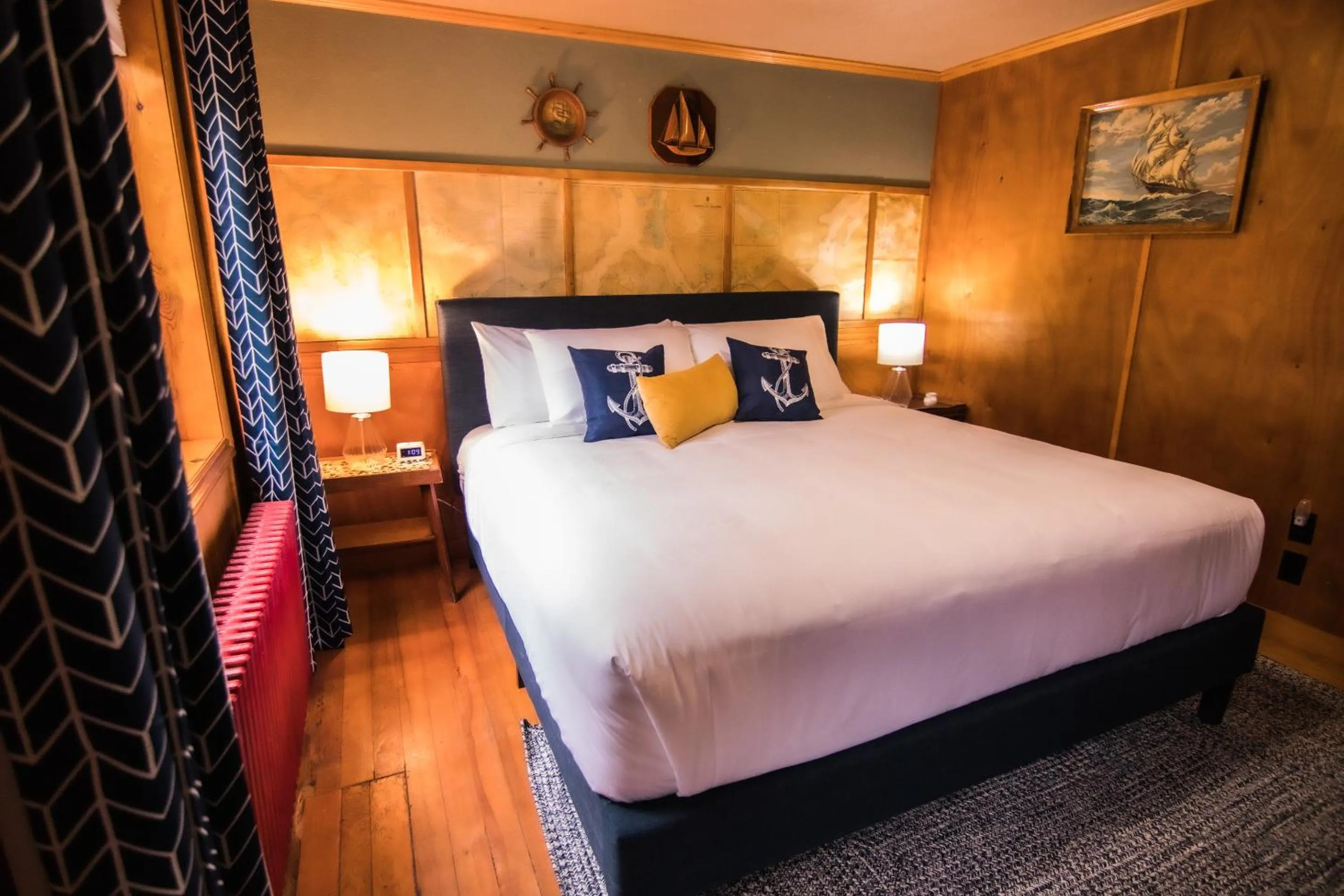 Bed in Anchor Inn Resort