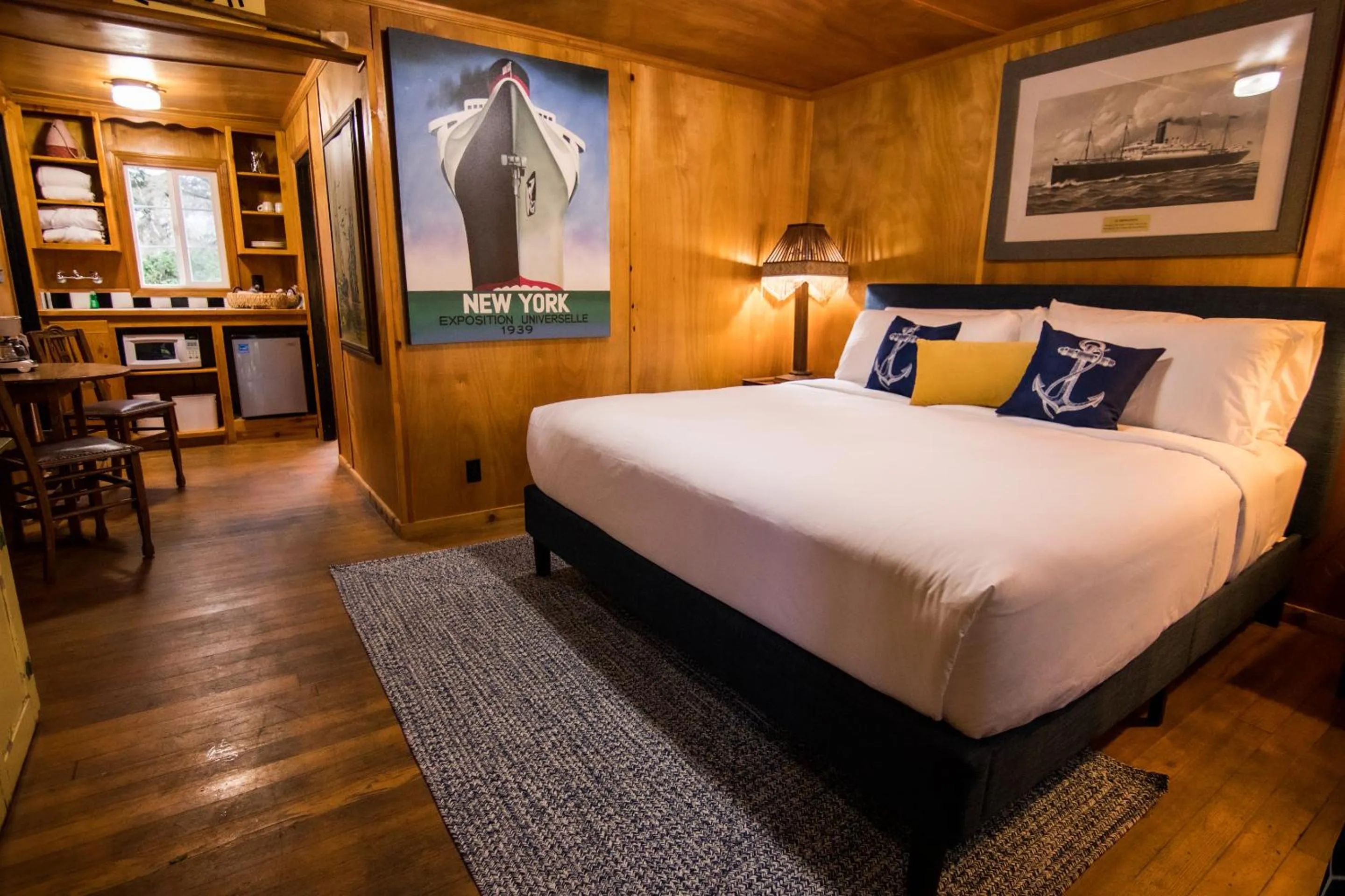 Bed in Anchor Inn Resort