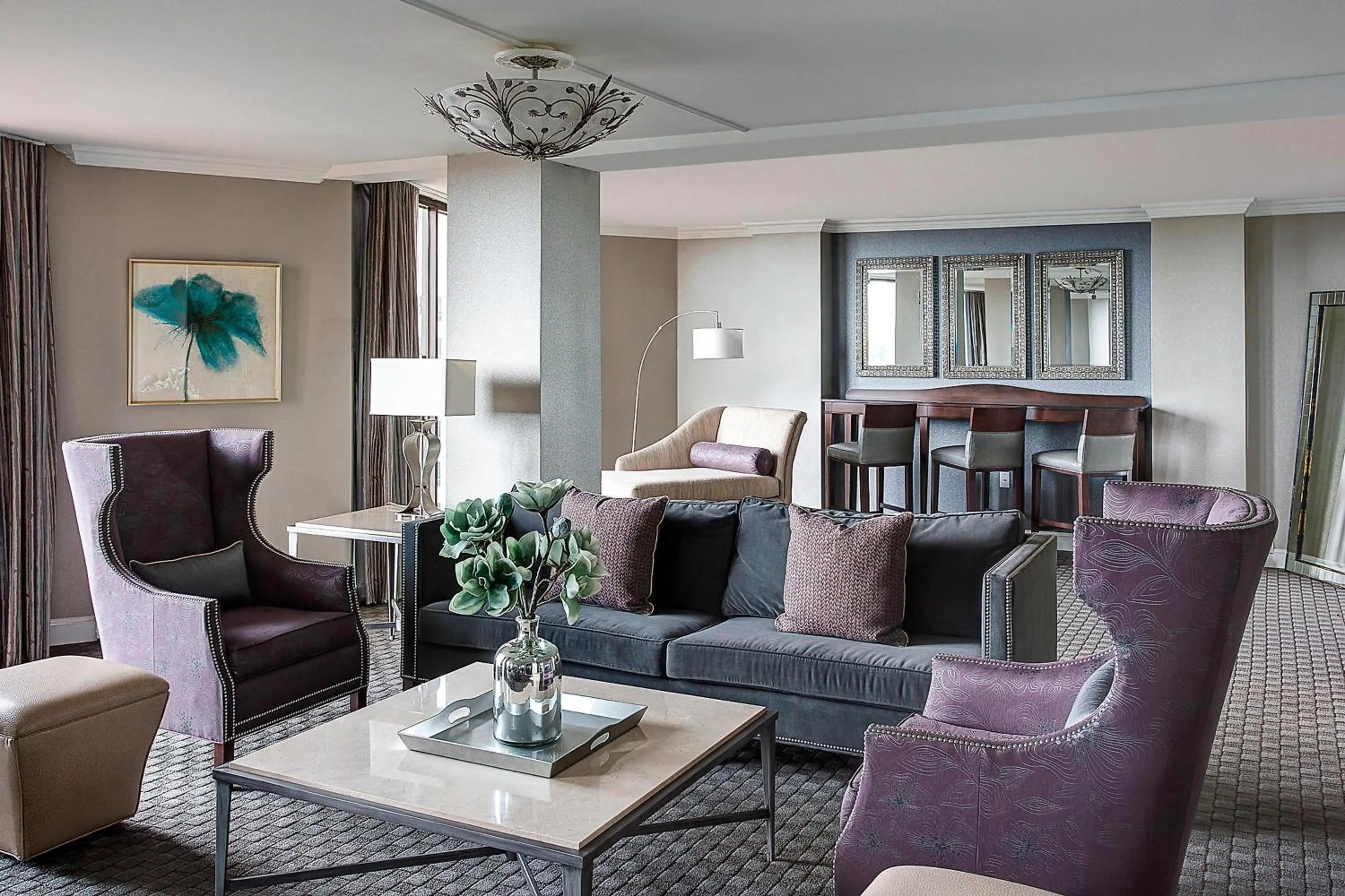 Living room in Sheraton Houston Brookhollow Hotel