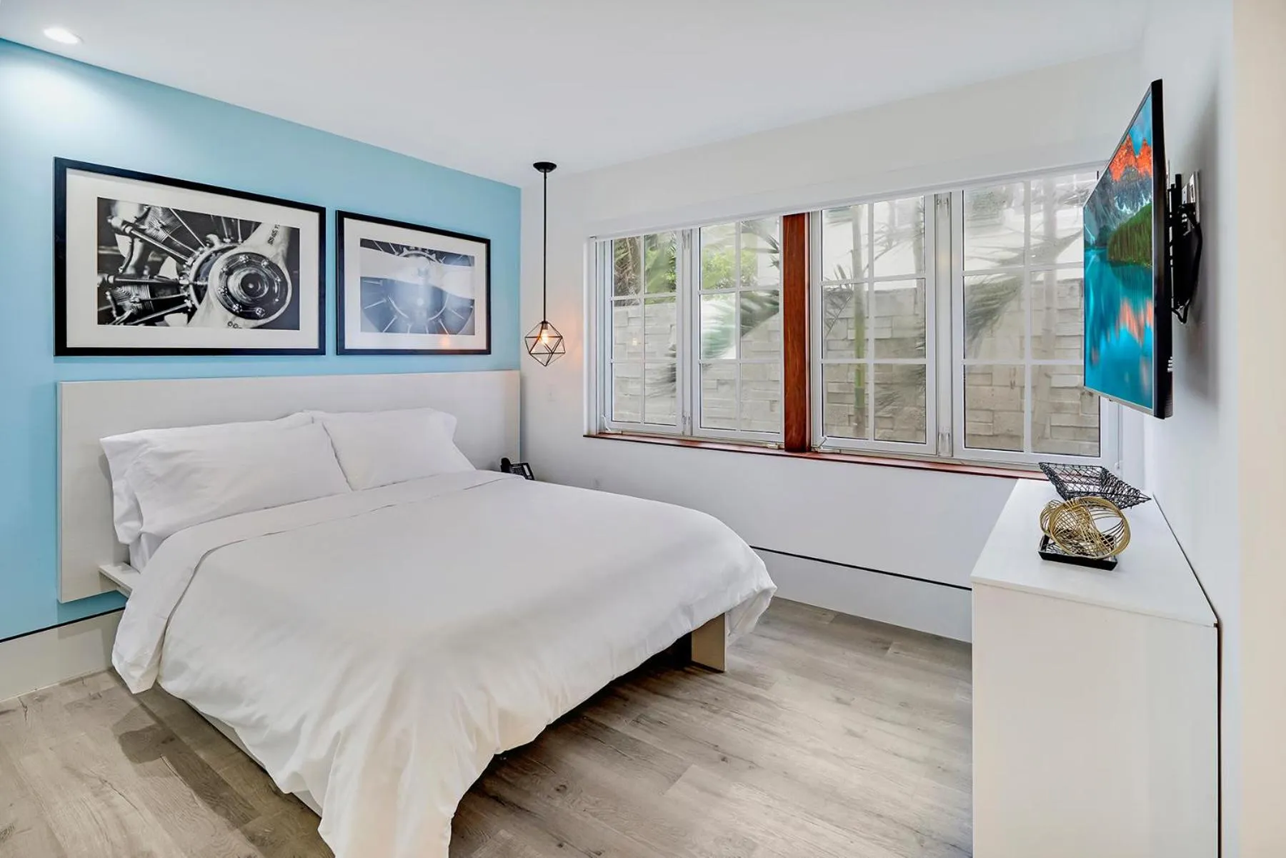 Bedroom, Bed in Ocean Treasure Beachside Suites