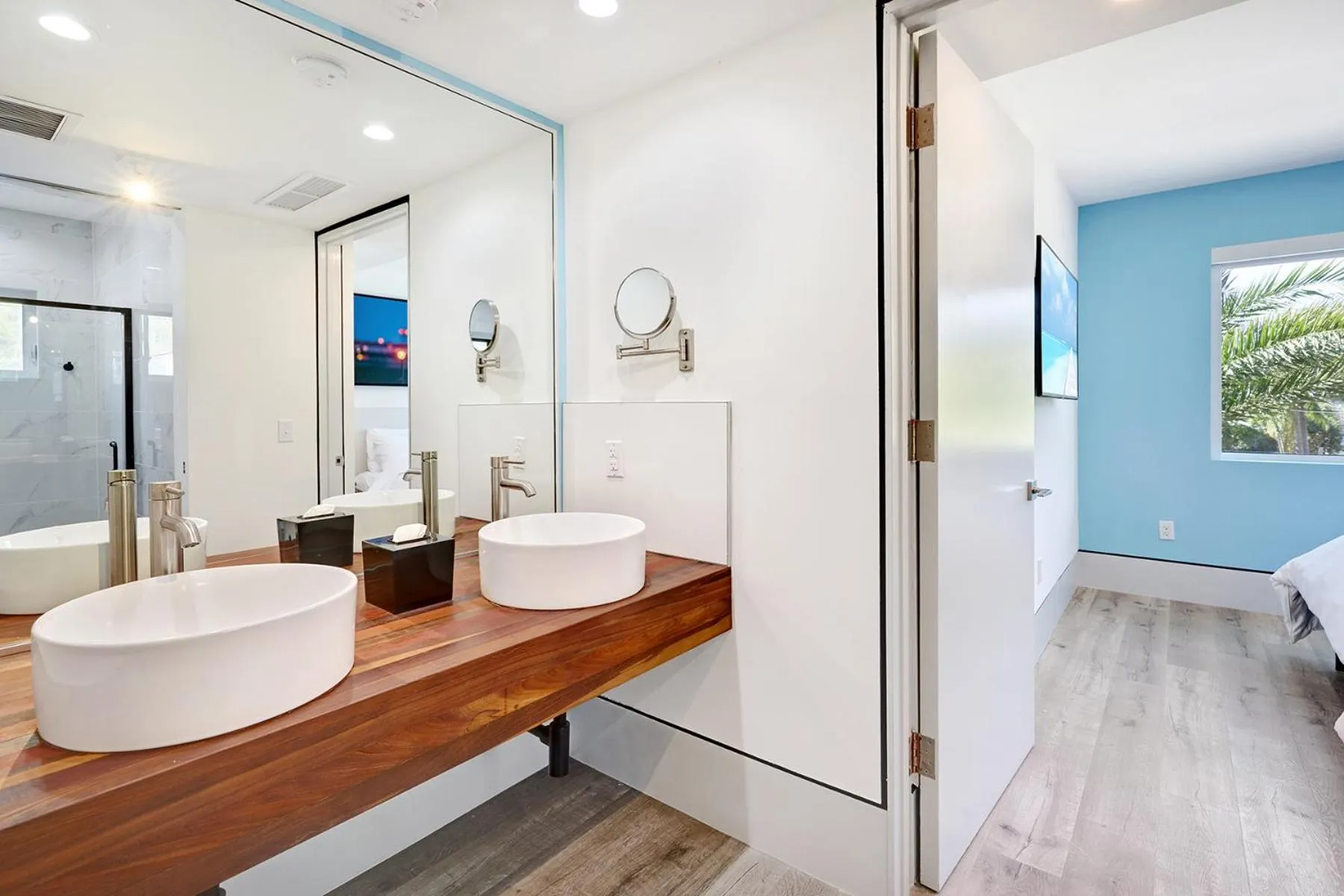 Bathroom, Bed in Ocean Treasure Beachside Suites