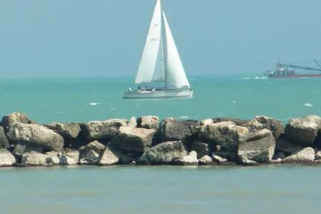 Property building in Perfume Do Mar