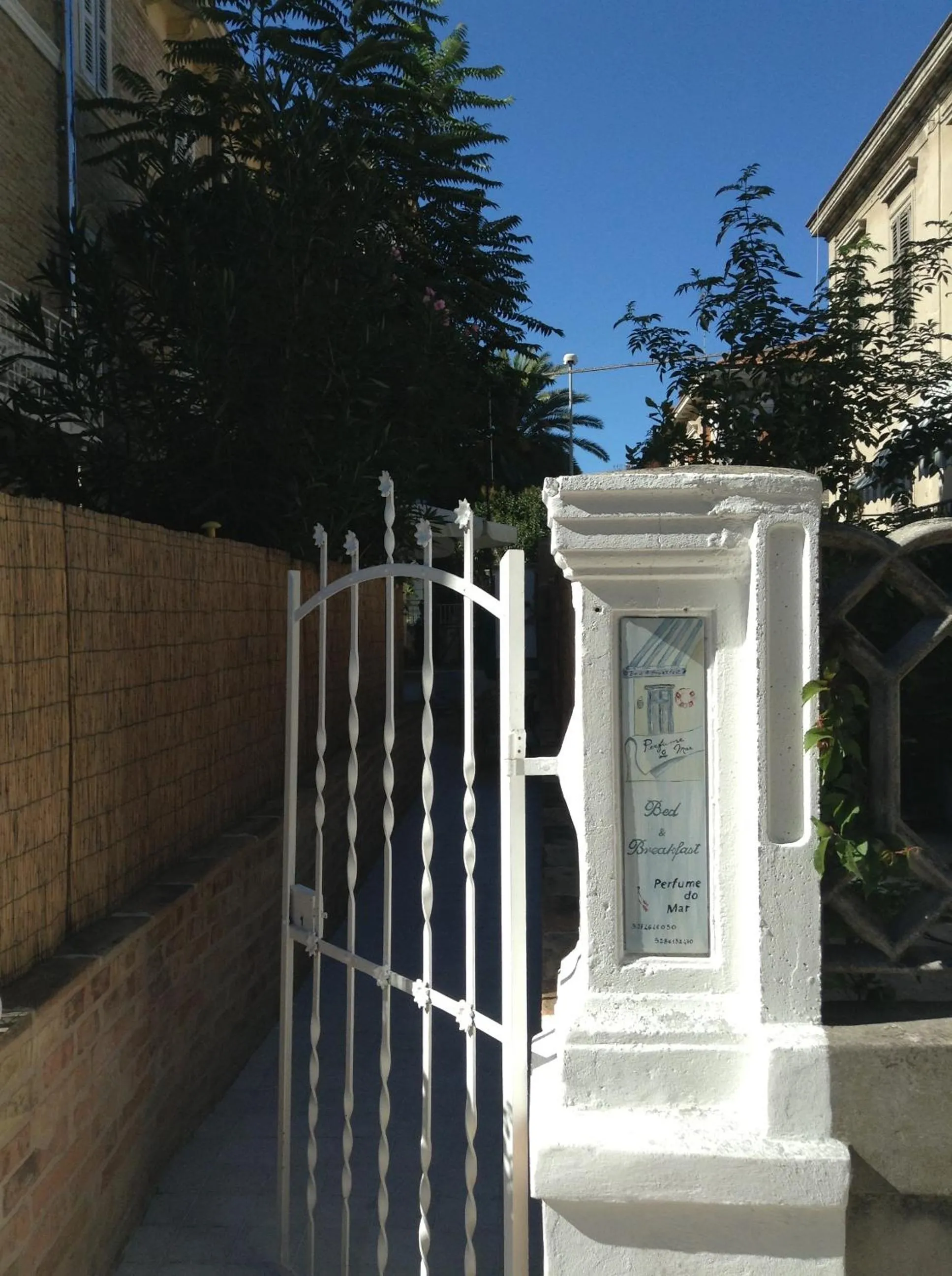 Property building in Perfume Do Mar