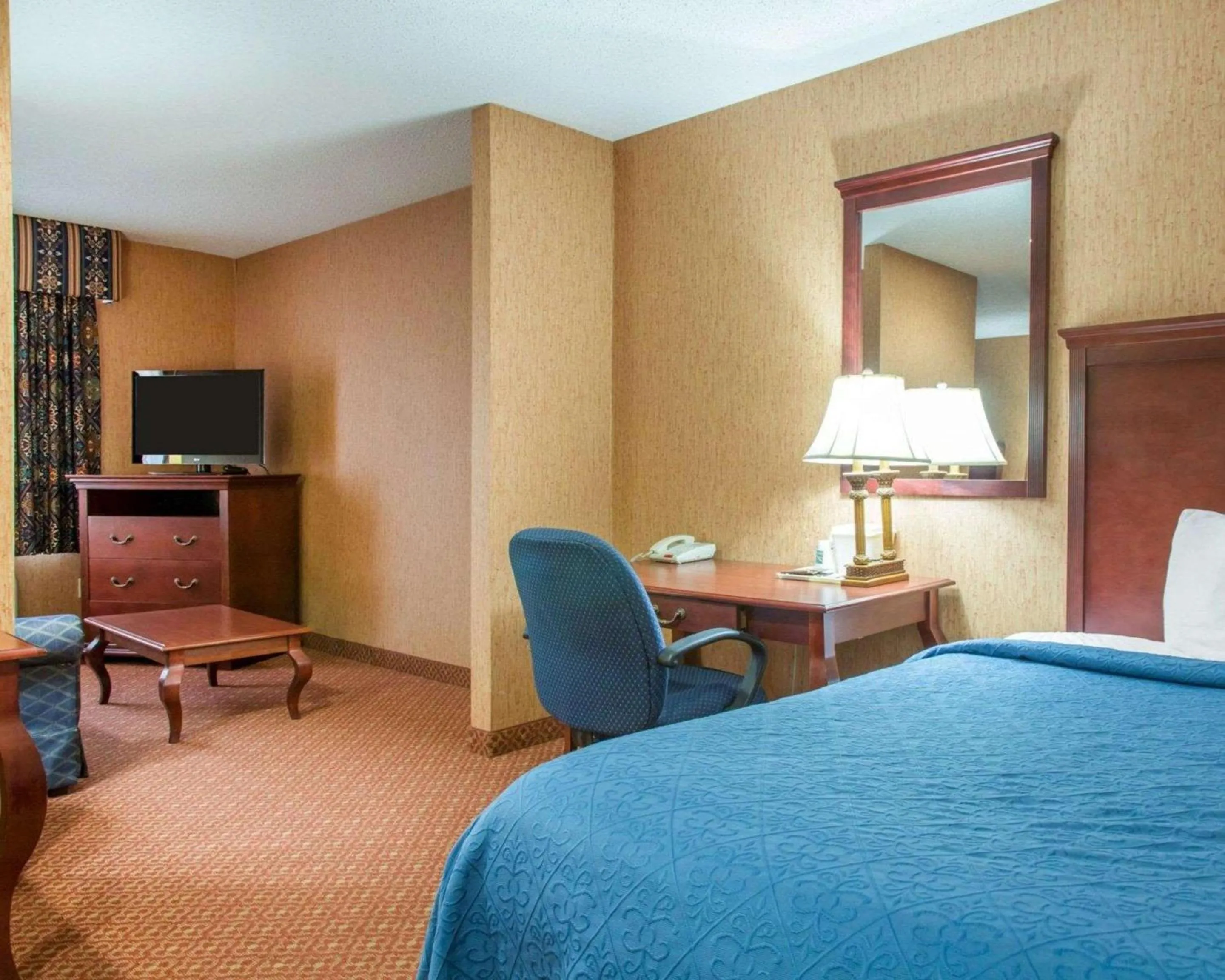Photo of the whole room, Bed in Quality Inn & Suites