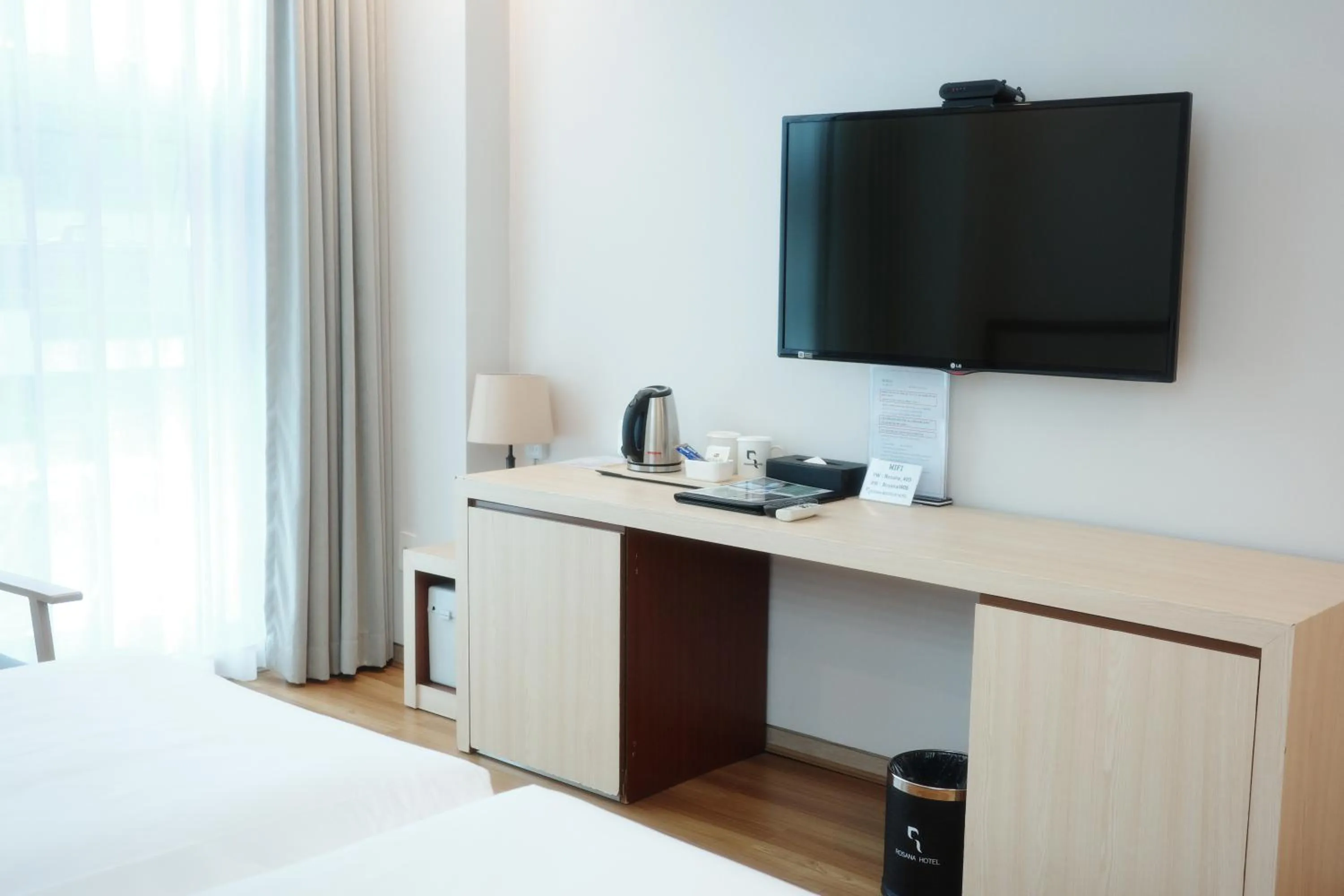 Photo of the whole room, Bed in Rosana Hotel