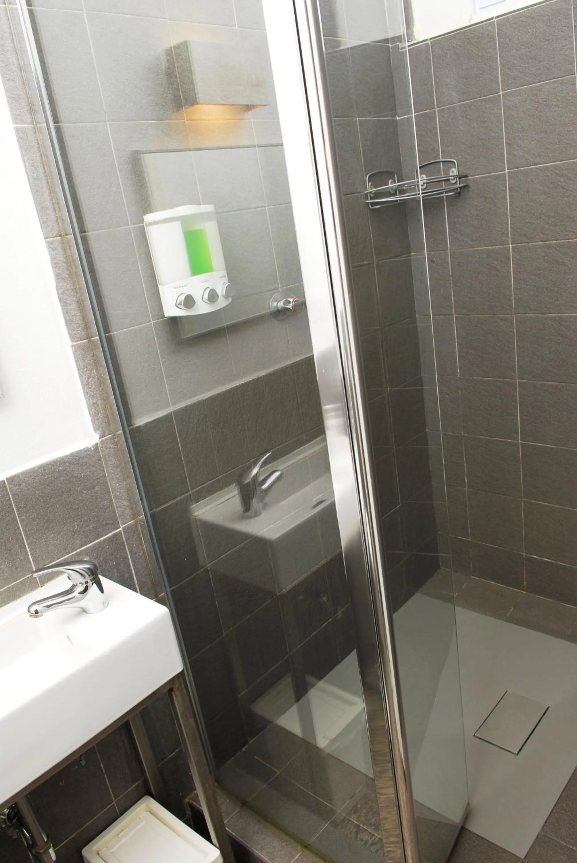 La Pergola Private Parking