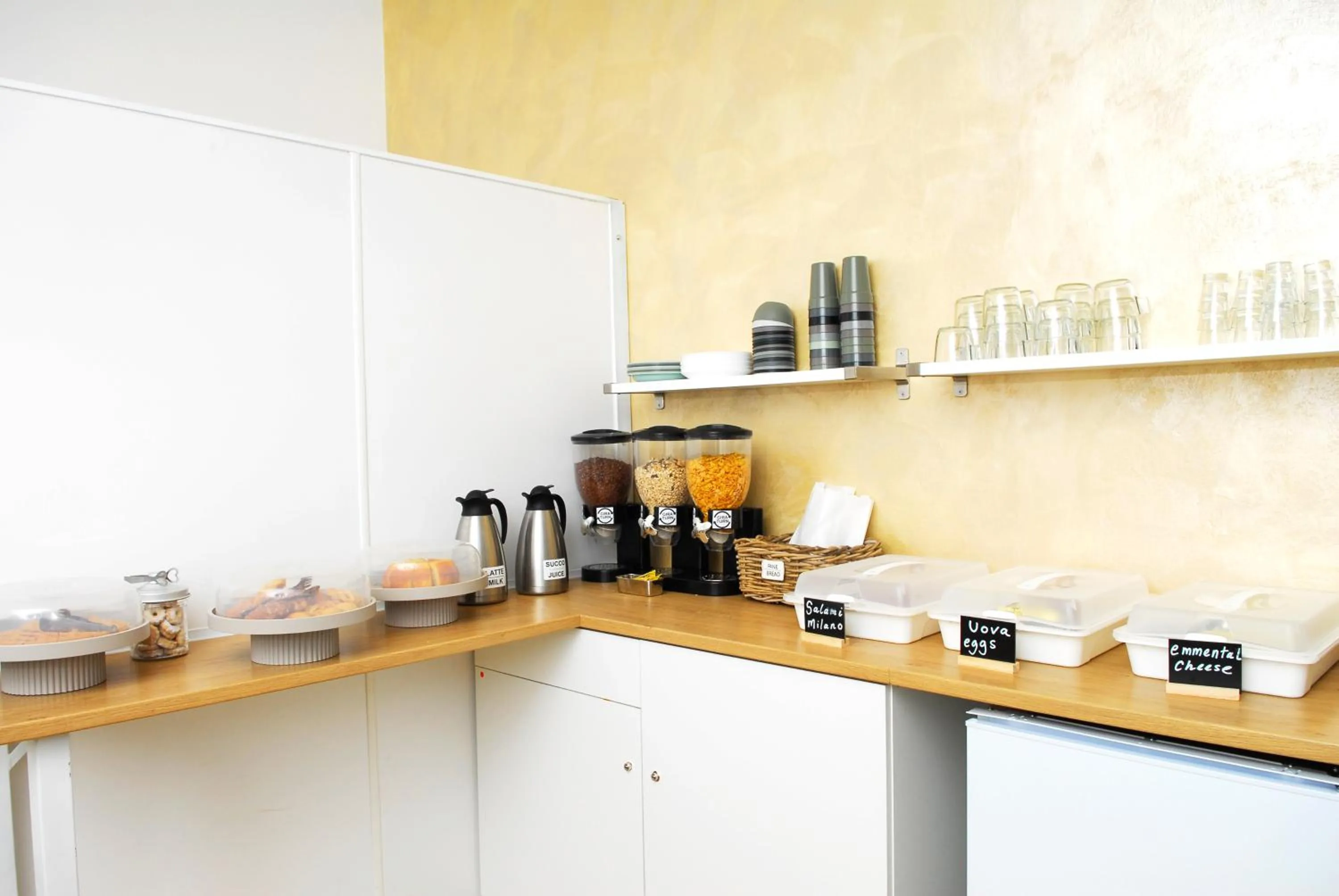 La Pergola Private Parking