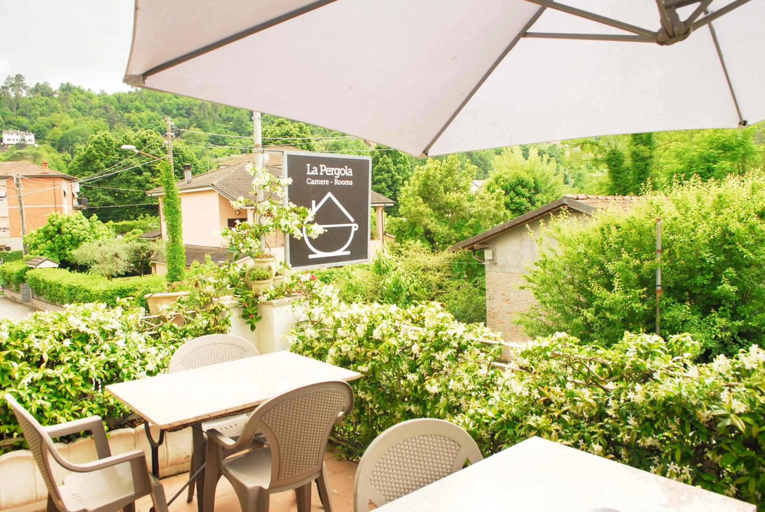 La Pergola Private Parking