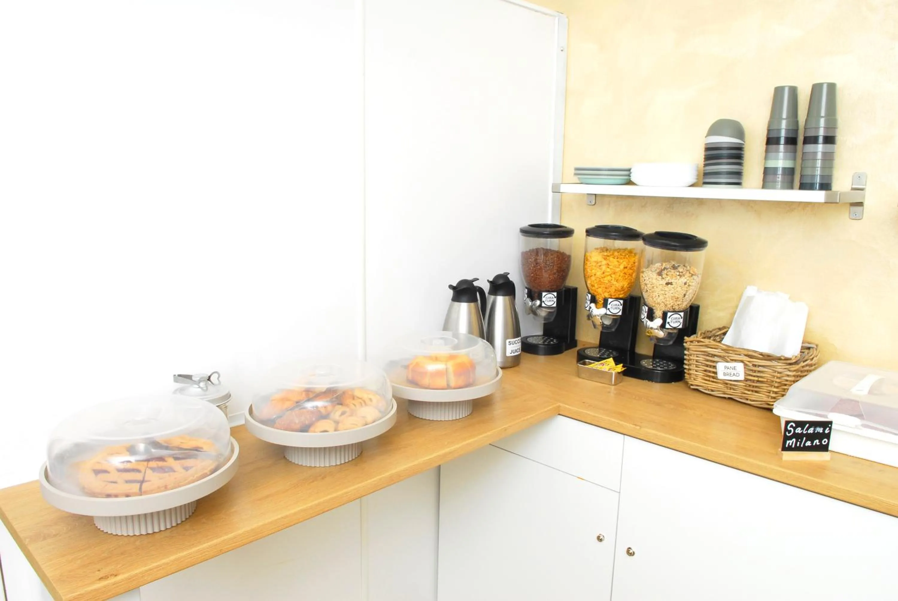 La Pergola Private Parking