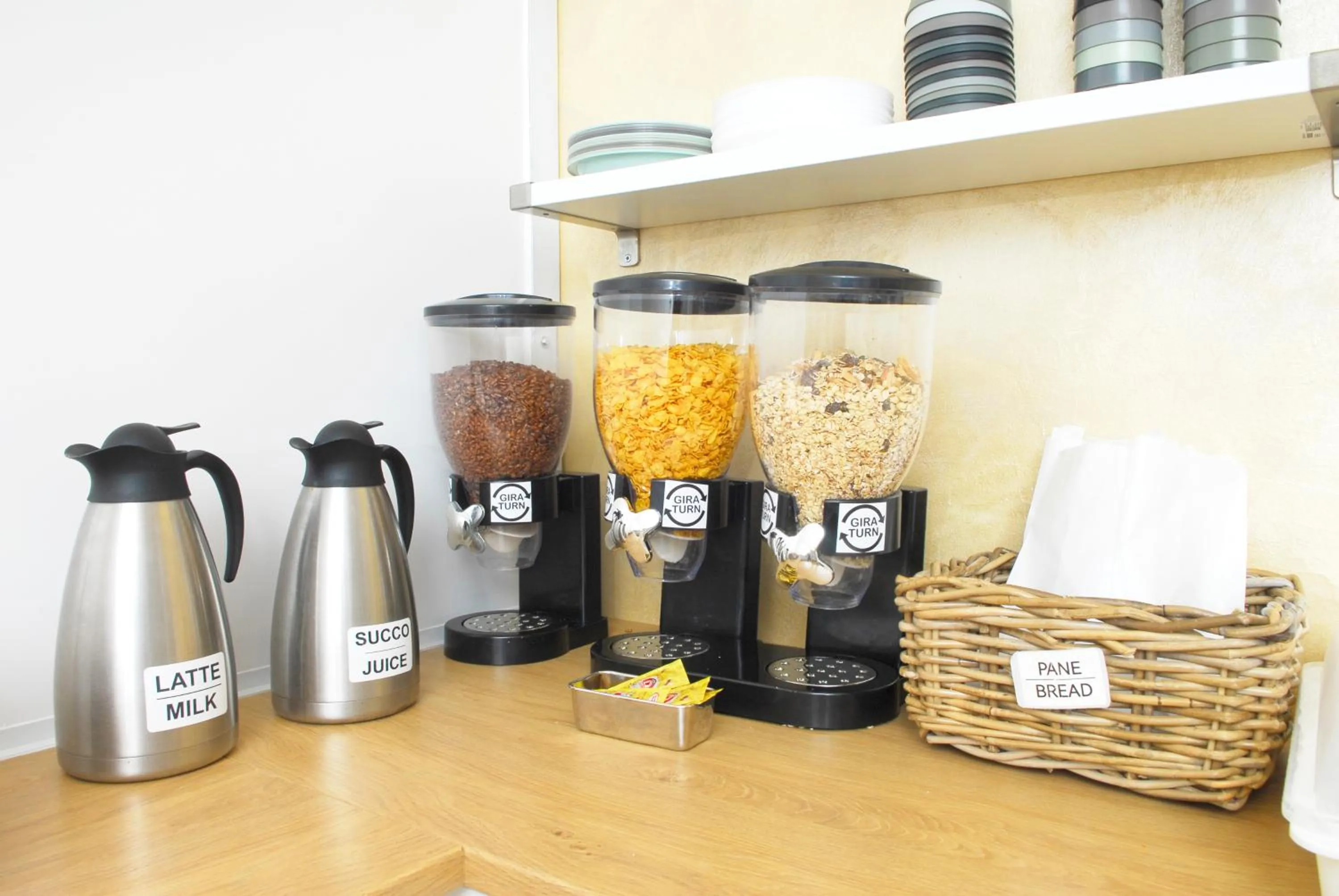 La Pergola Private Parking