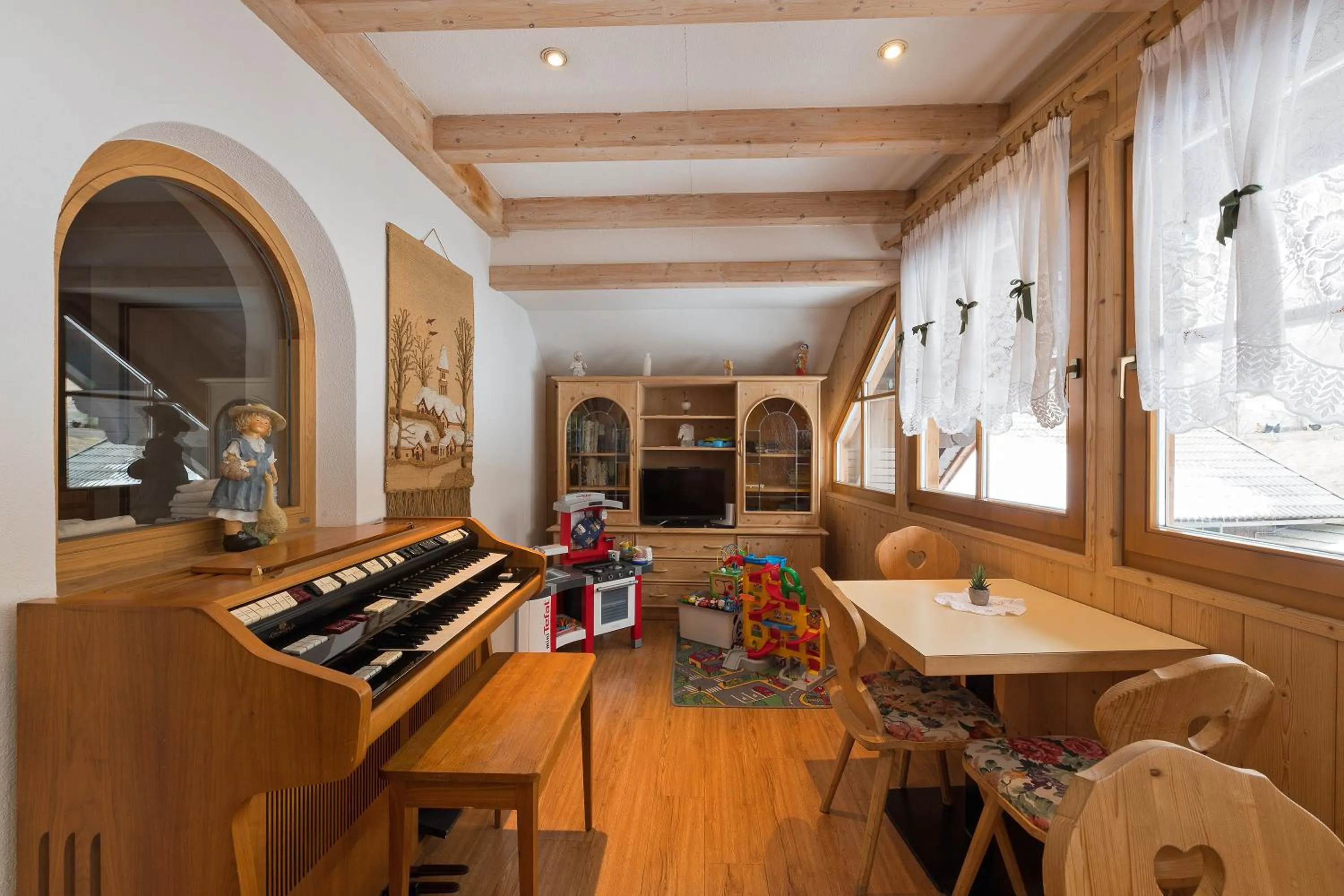 Communal lounge/ TV room in Hotel Mondschein