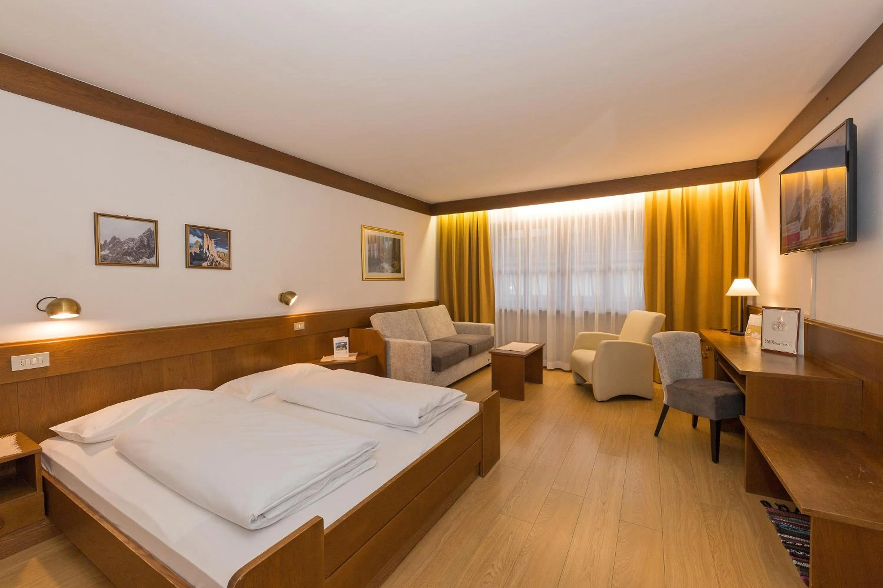 Photo of the whole room, Bed in Hotel Mondschein