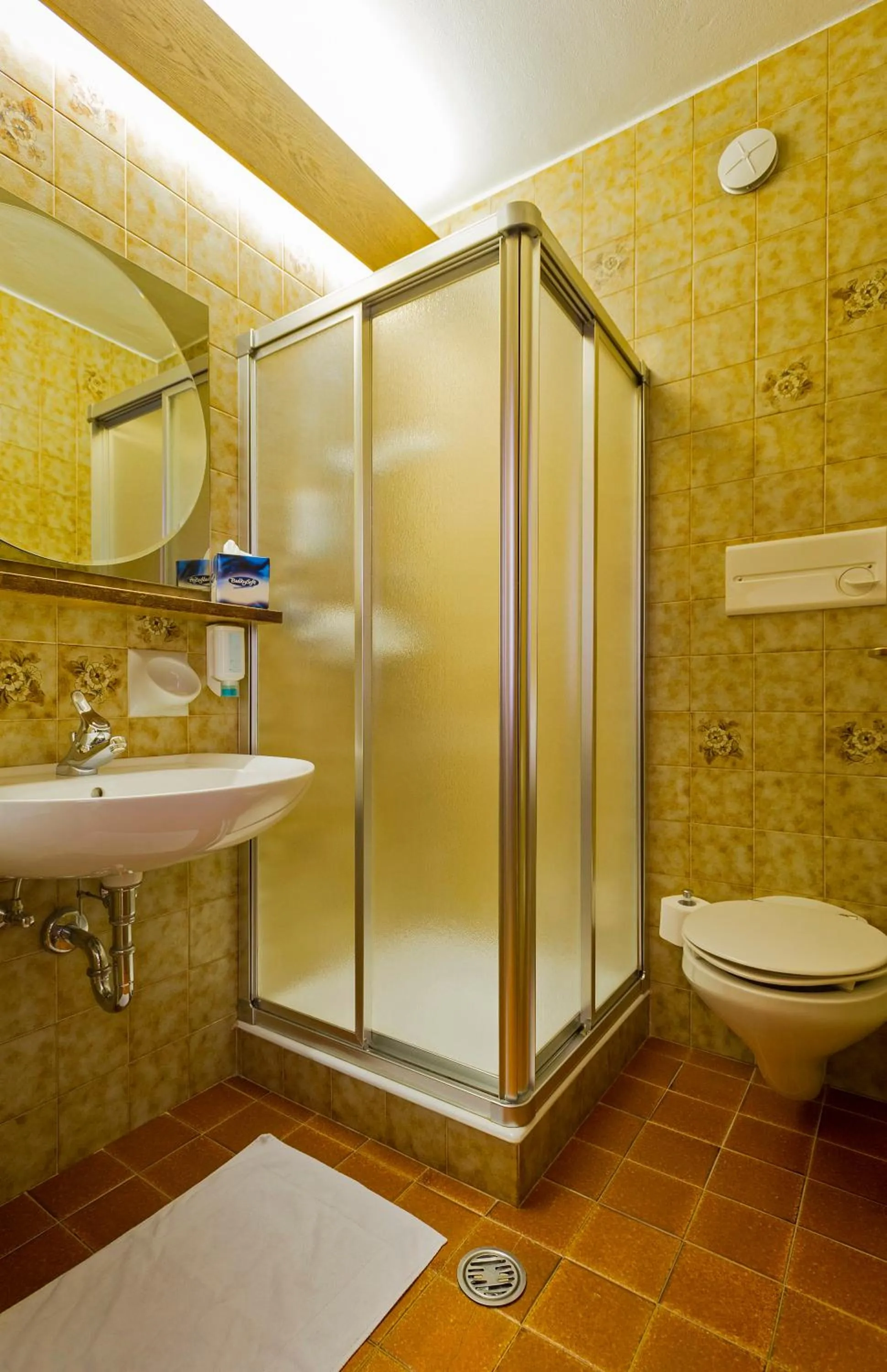 Bathroom in Hotel Mondschein