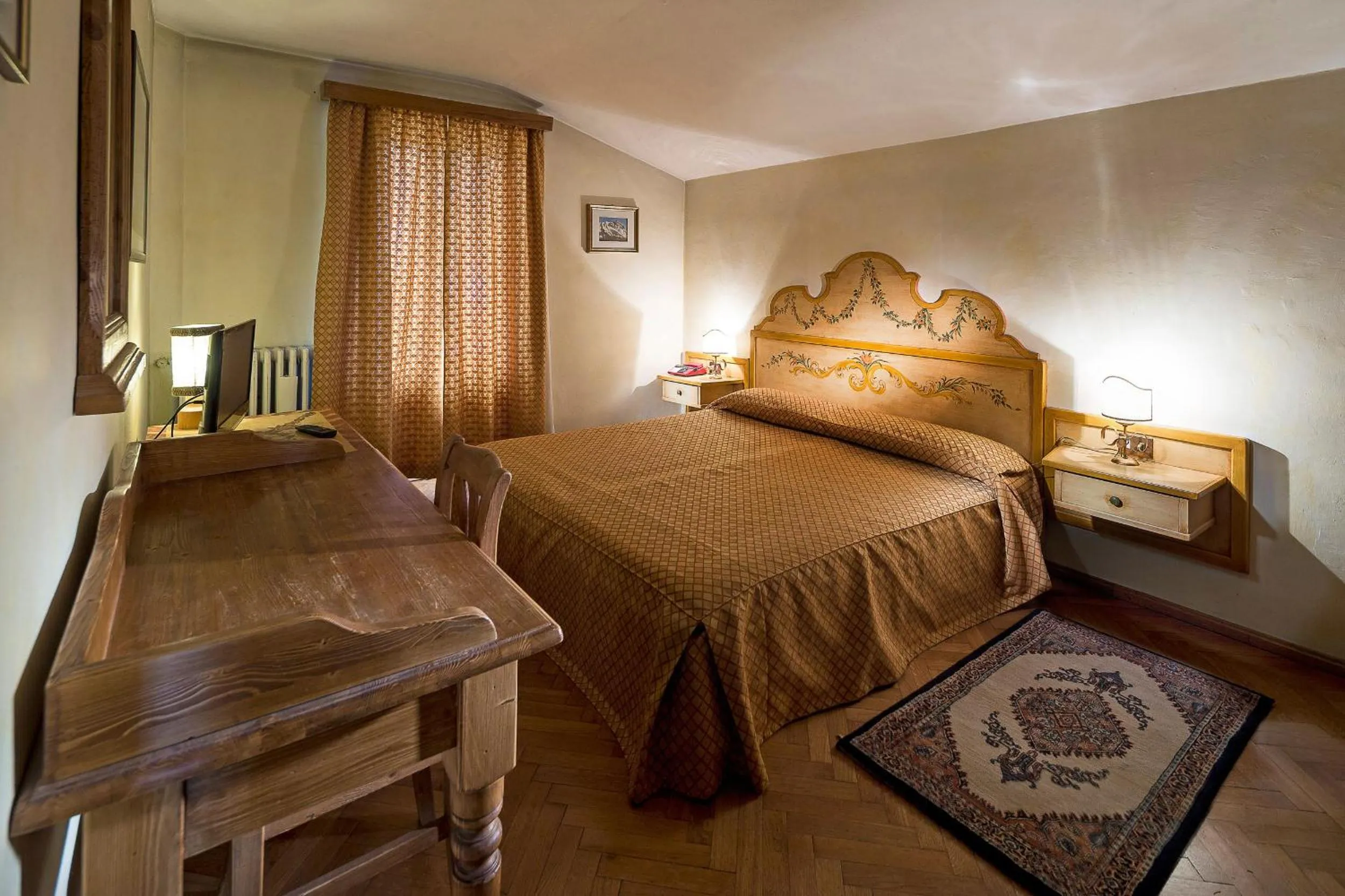 Balcony/Terrace, Bed in Hotel Corona