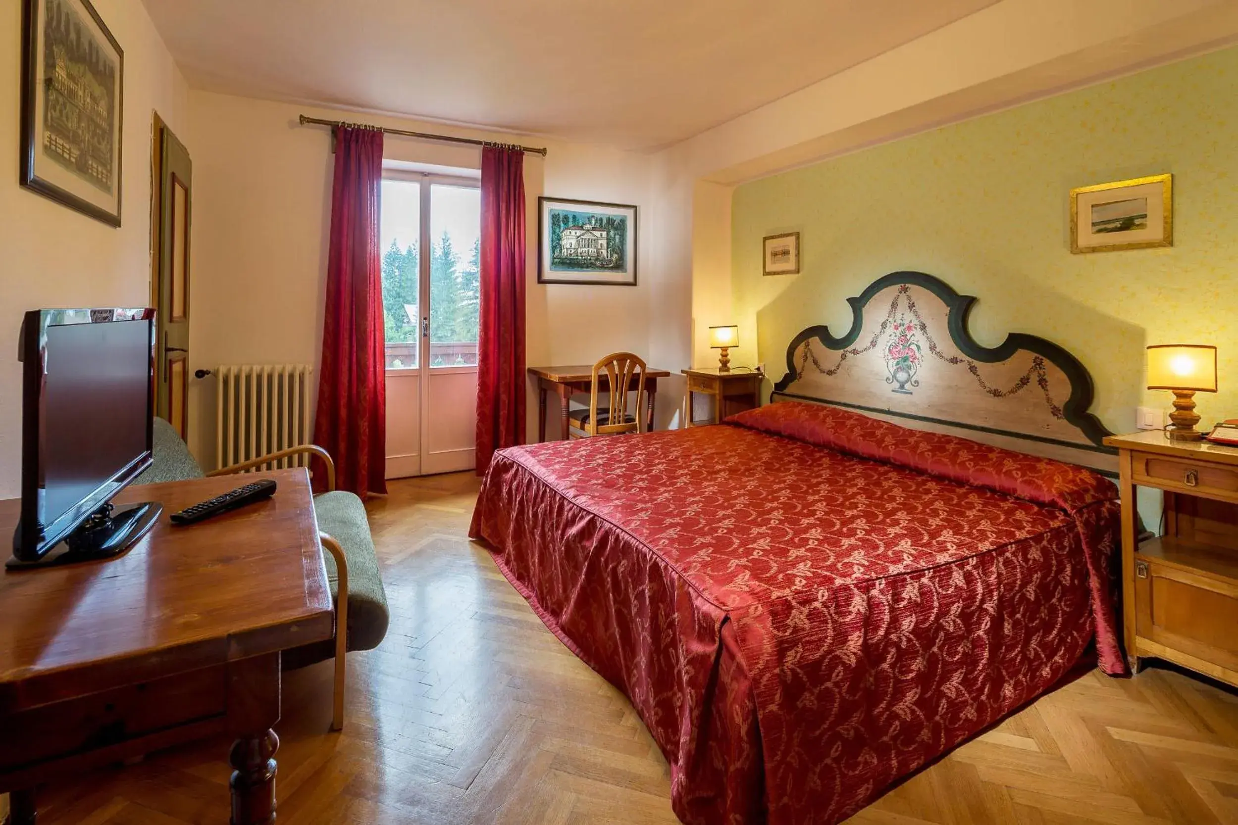 Superior Triple Room in Hotel Corona Superior Triple Room in Hotel Corona