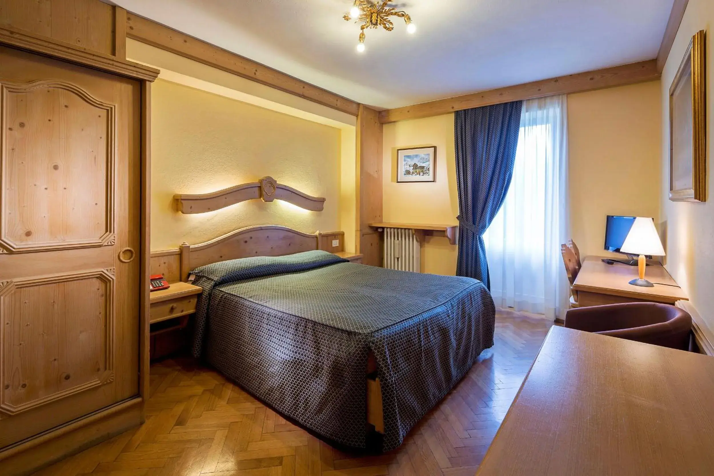 Comfort Double or Twin Room with Balcony in Hotel Corona Comfort Double or Twin Room with Balcony in Hotel Corona