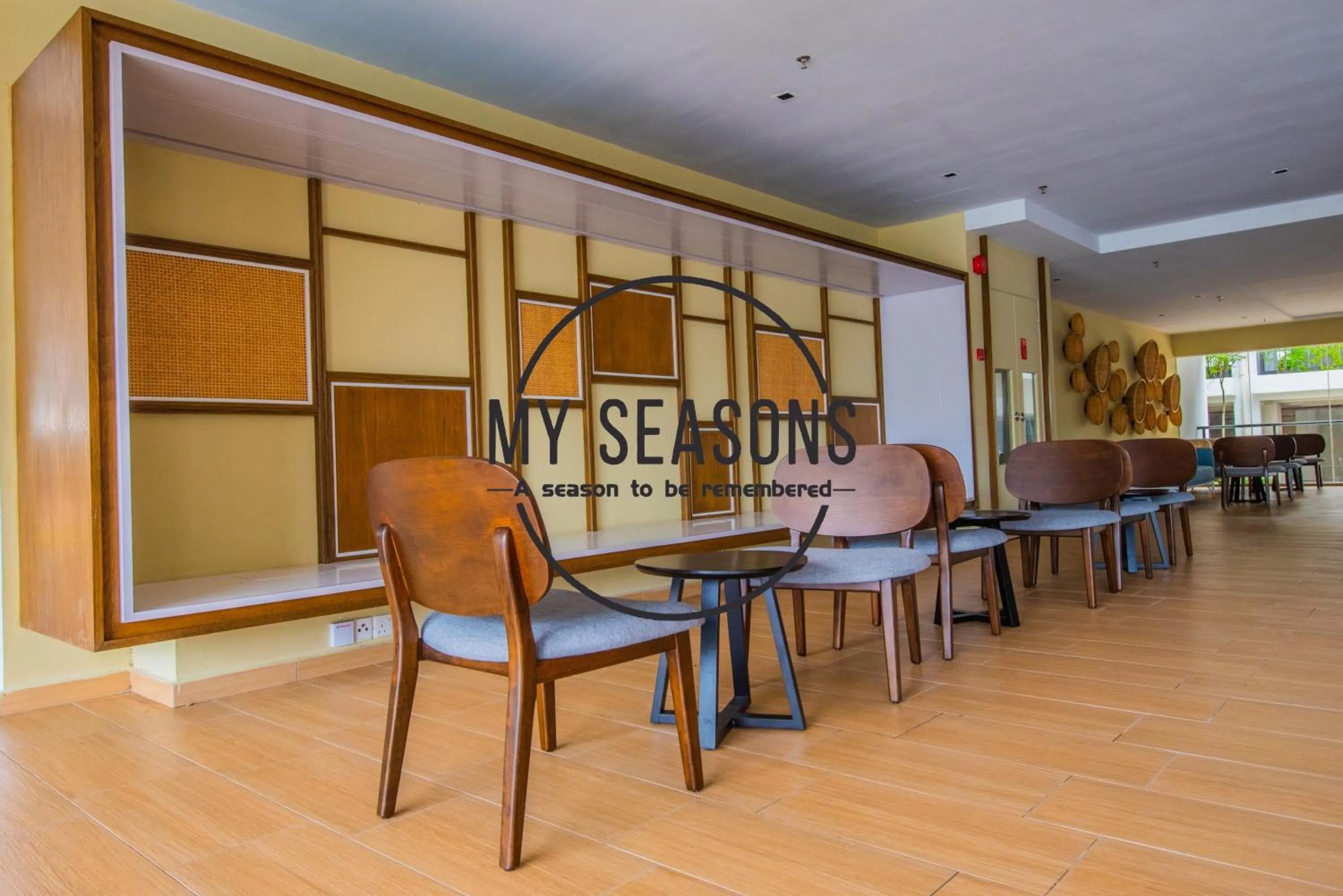 Lounge or bar in Timurbay by My Seasons