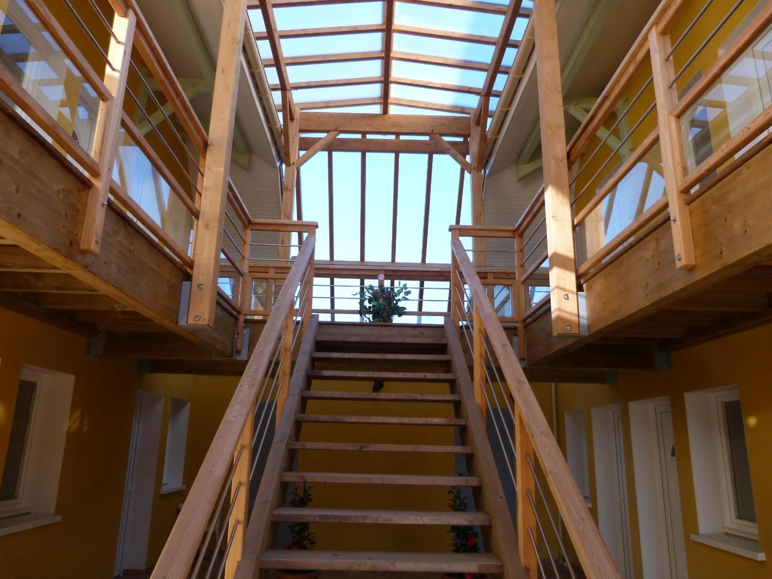 Patio in Hôtel Némo Aéroport de Pau