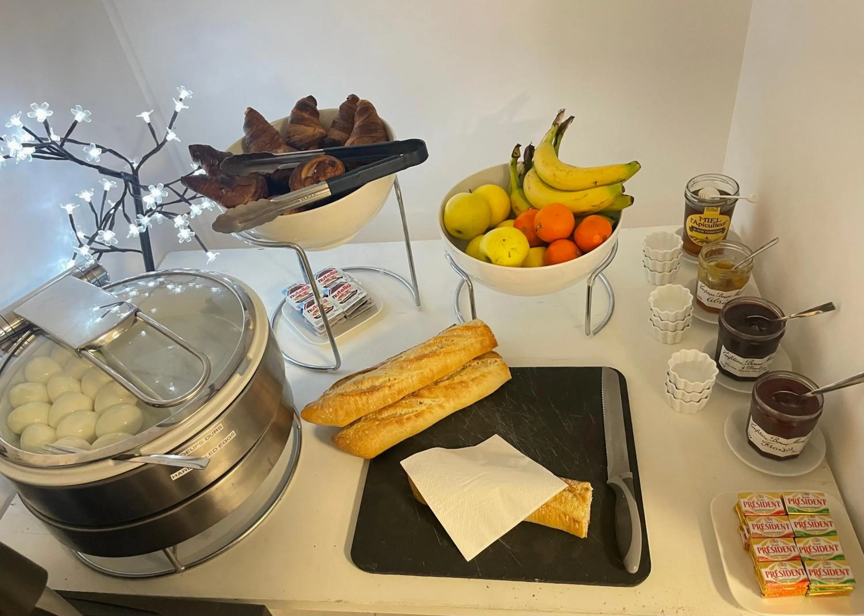 Breakfast in Hôtel Némo Aéroport de Pau