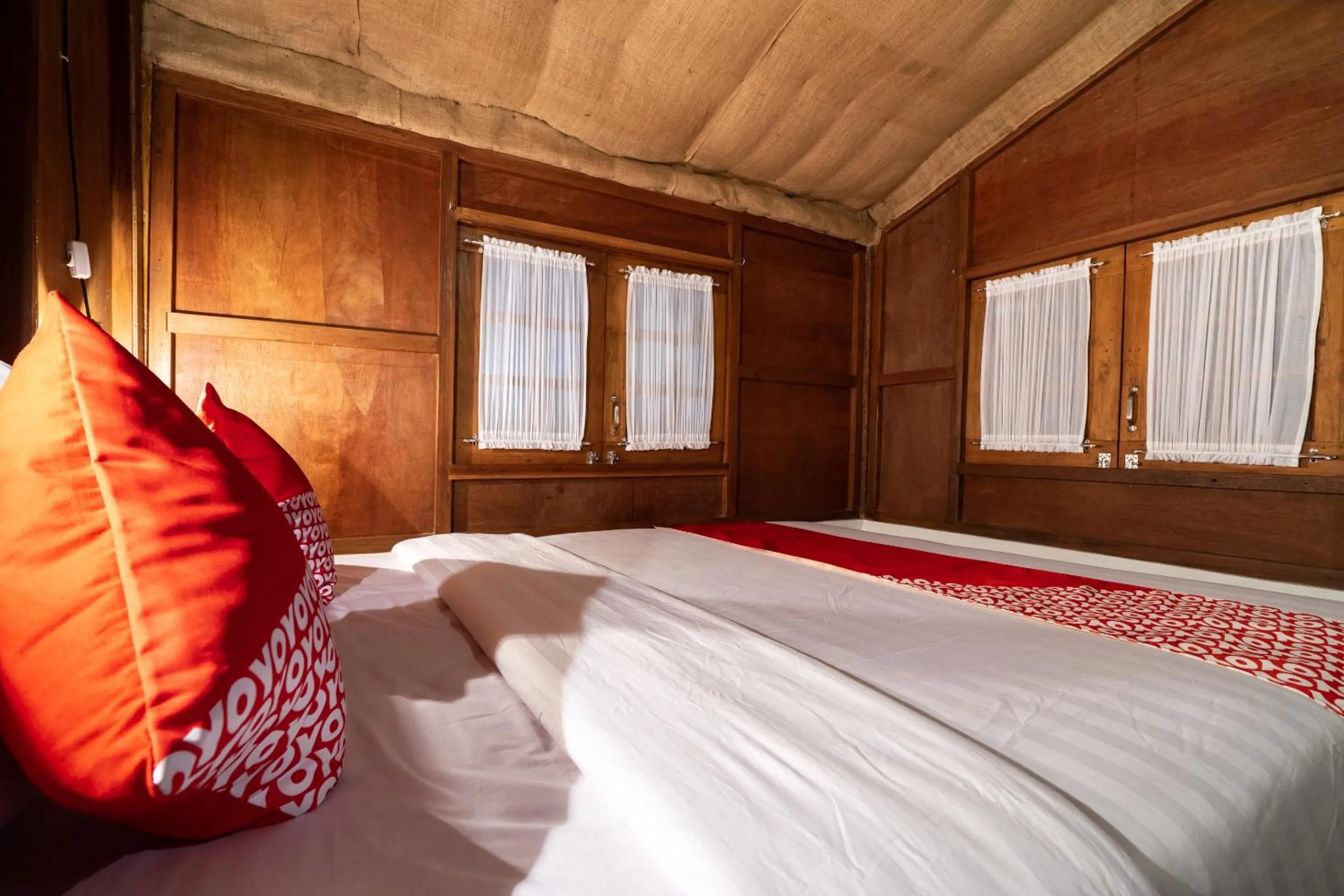 Bedroom, Bed in OYO 2393 Omahe Nawung Syariah