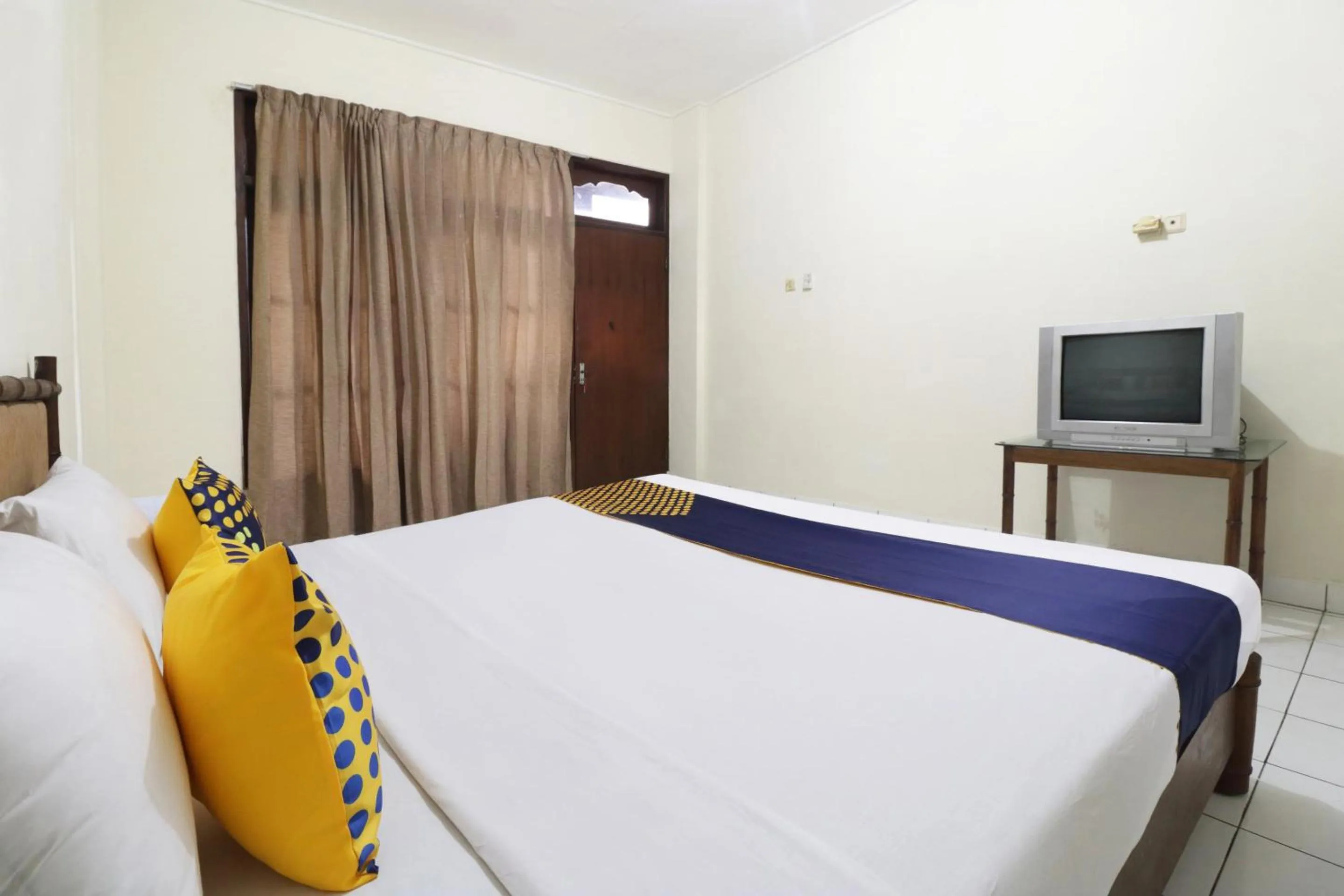 Bedroom in SPOT ON 2426 Hotel Aget Jaya Ii