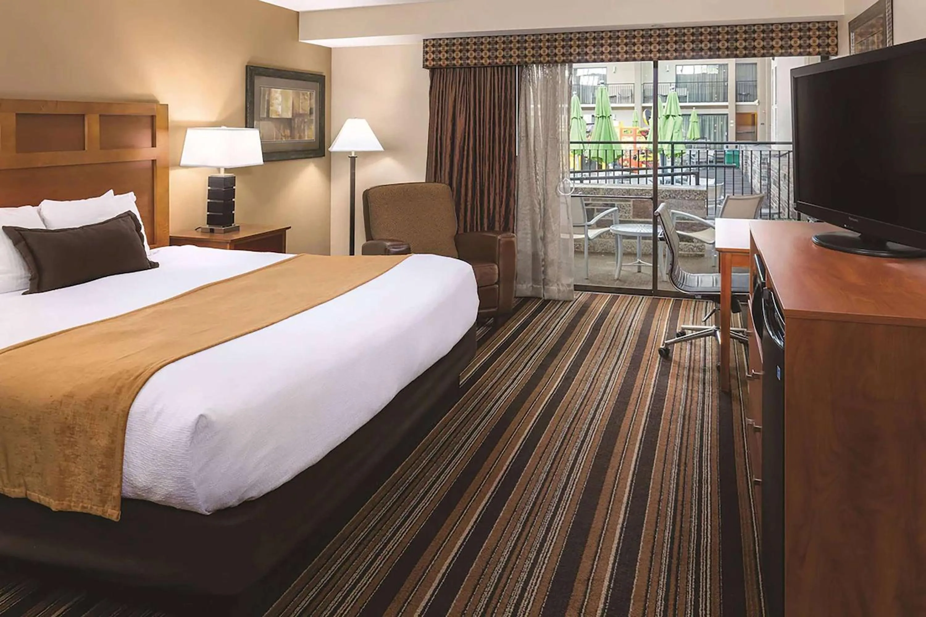 Photo of the whole room, Bed in Wyndham Bloomington - Mall of America
