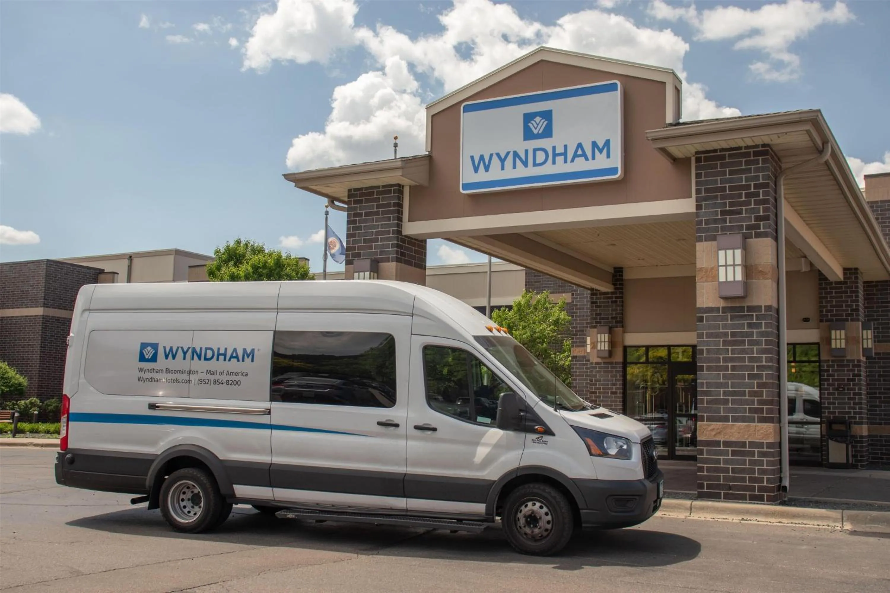 Property building in Wyndham Bloomington - Mall of America