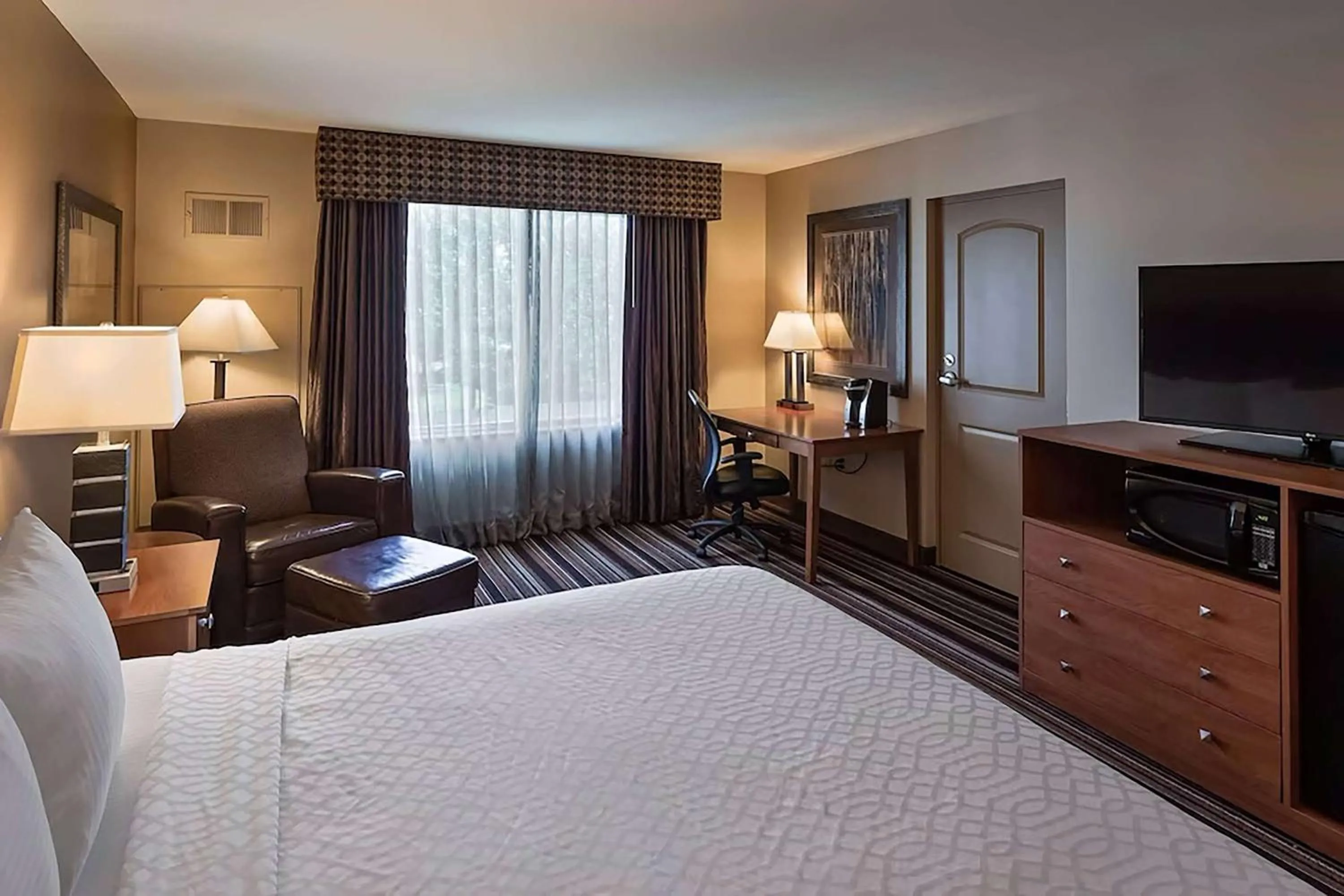 Photo of the whole room, Bed in Wyndham Bloomington - Mall of America