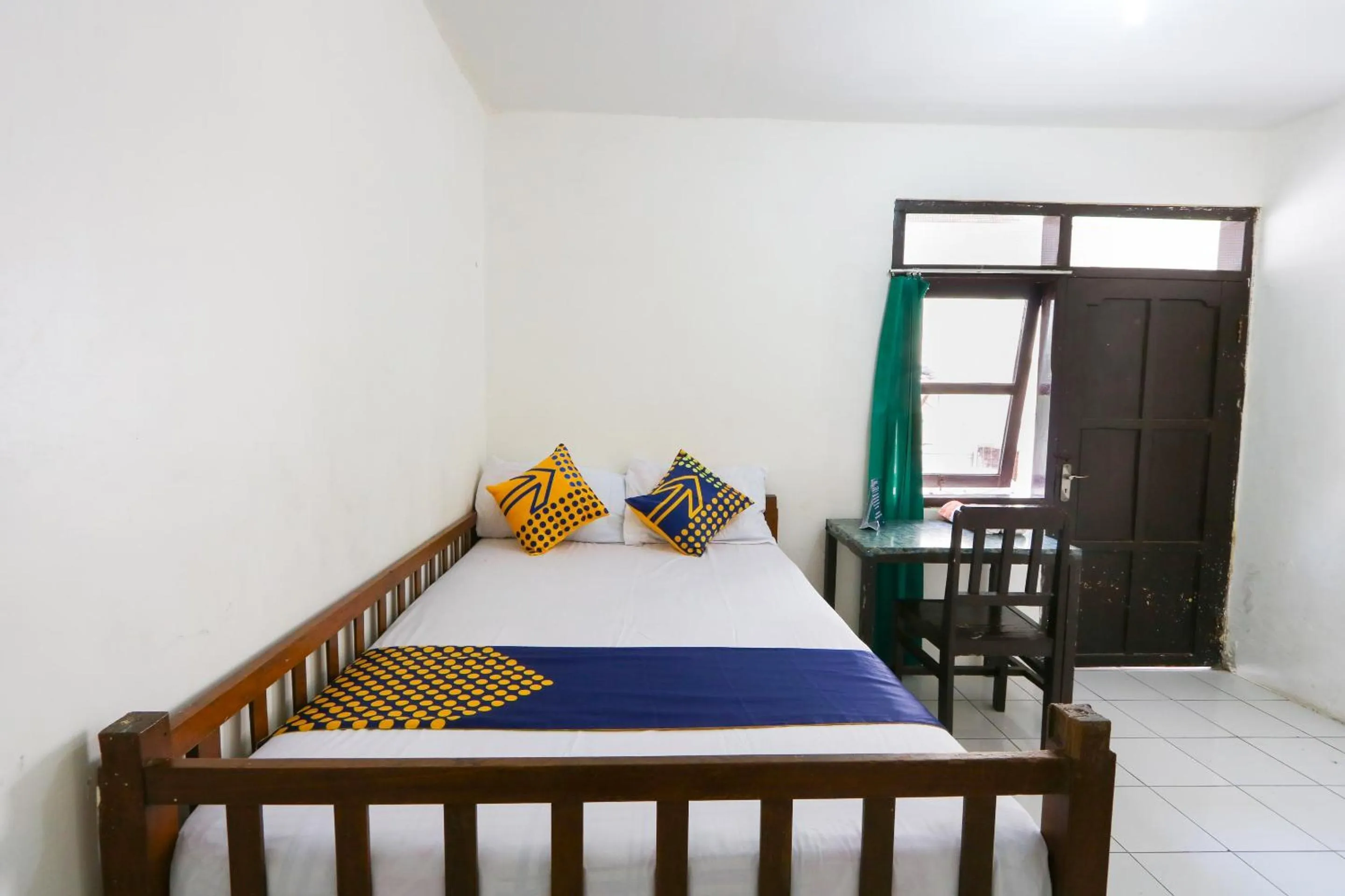 Bedroom in SPOT ON 2422 Hotel Moga Sari