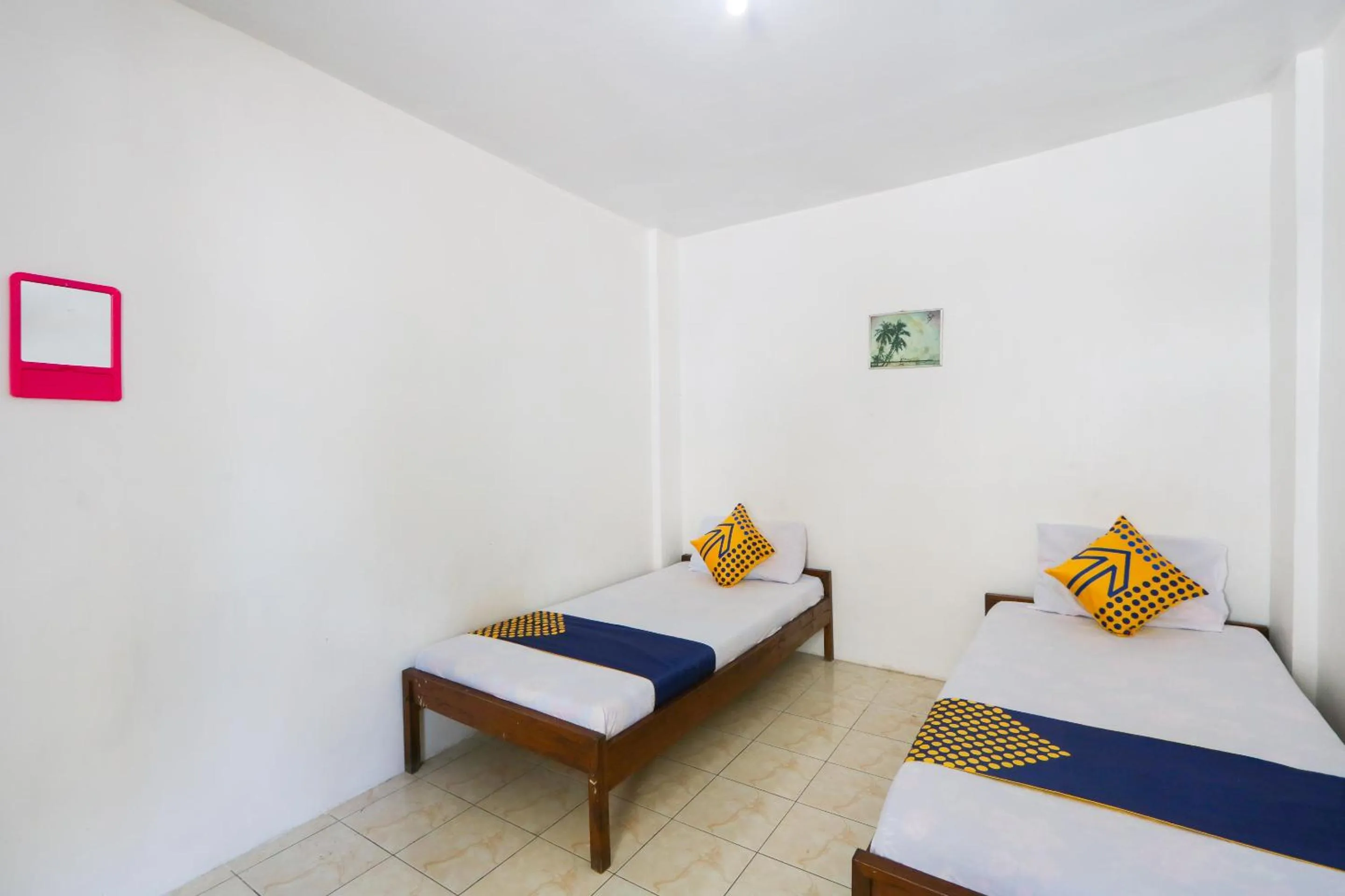 Queen Room in SPOT ON 2422 Hotel Moga Sari