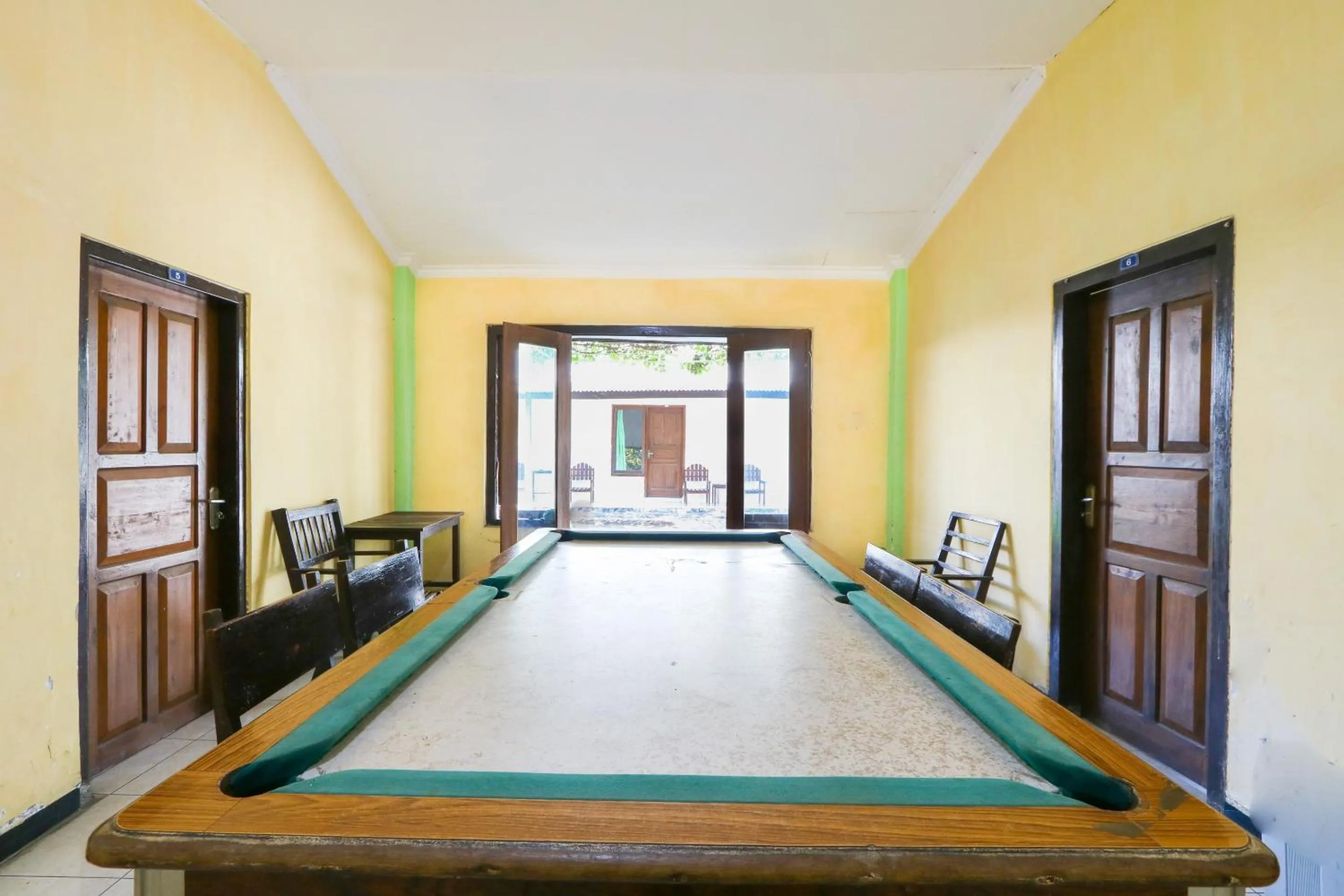 Entertainment in SPOT ON 2422 Hotel Moga Sari