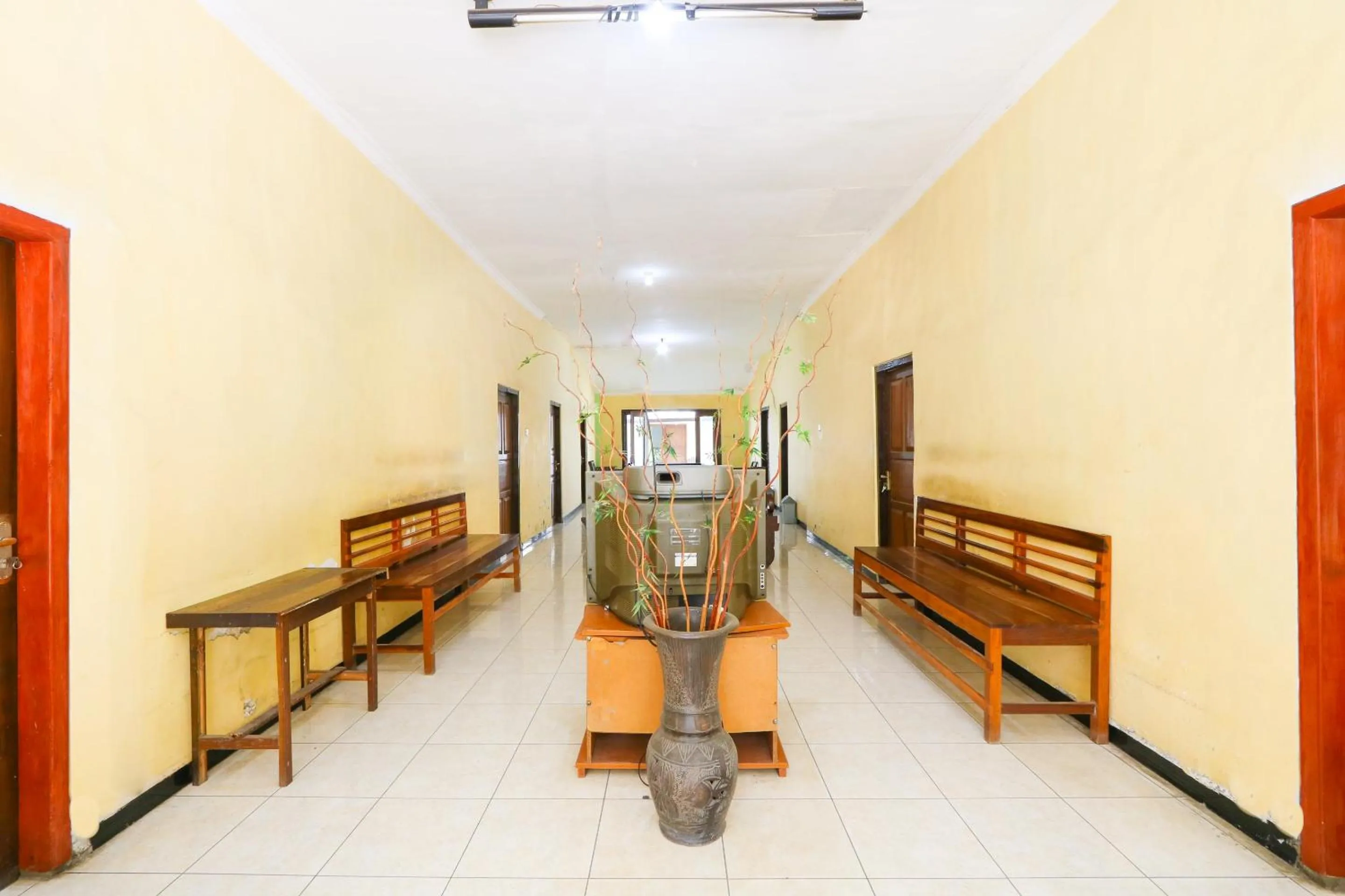 Lobby or reception in SPOT ON 2422 Hotel Moga Sari