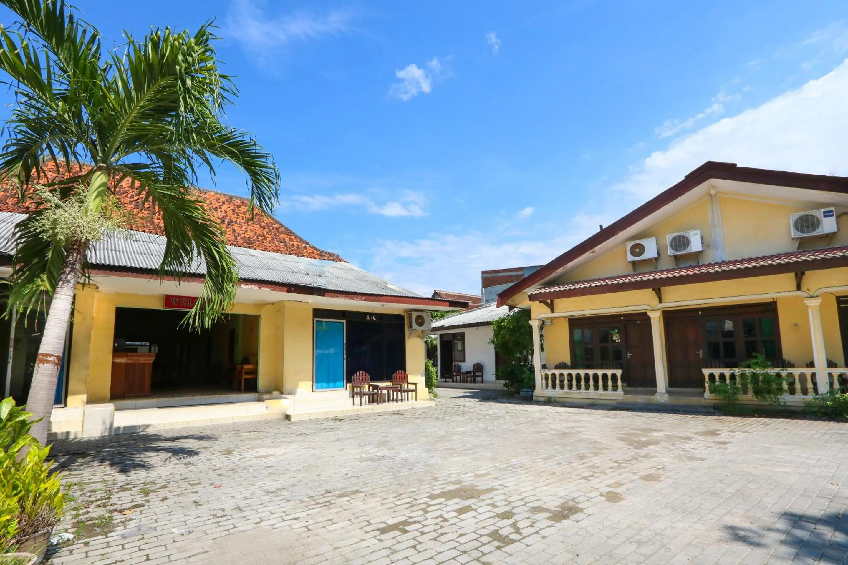 Facade/entrance in SPOT ON 2422 Hotel Moga Sari