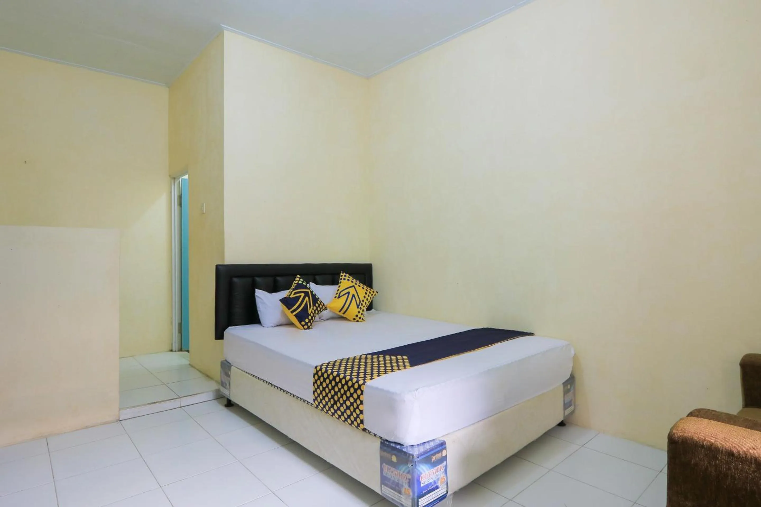Bedroom, Bed in OYO 2371 Islami Family Residence