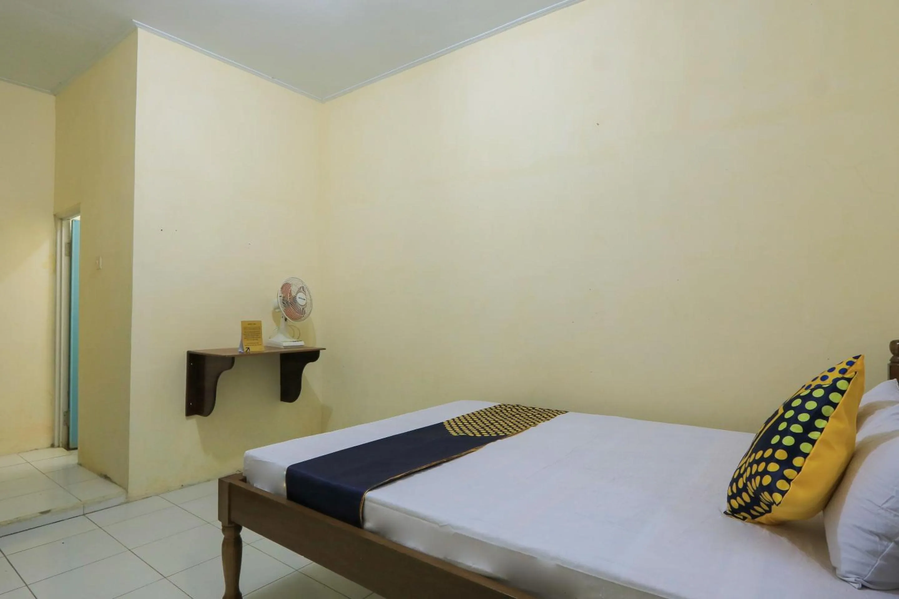 Bedroom, Bed in OYO 2371 Islami Family Residence