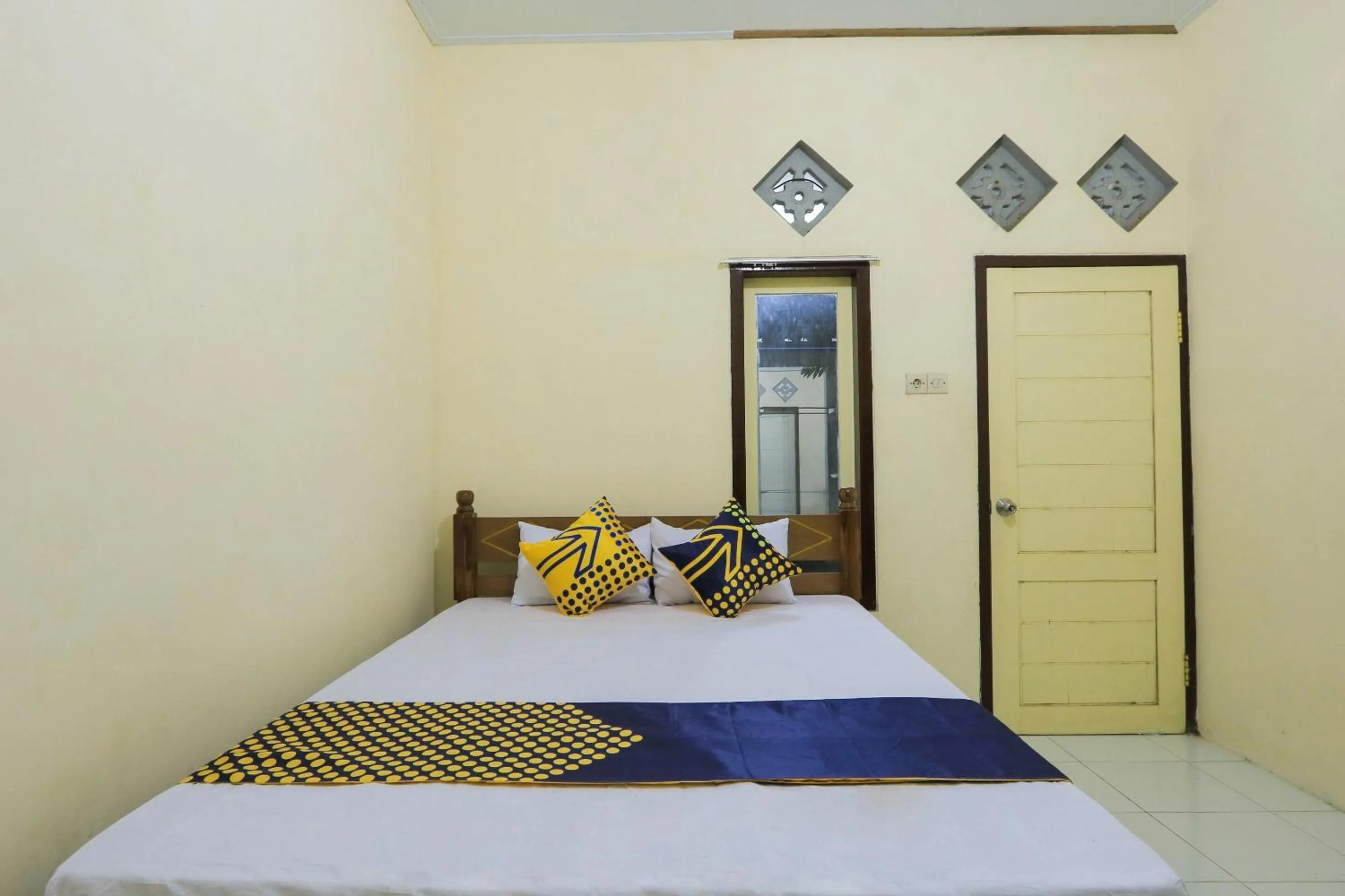Bedroom, Bed in OYO 2371 Islami Family Residence