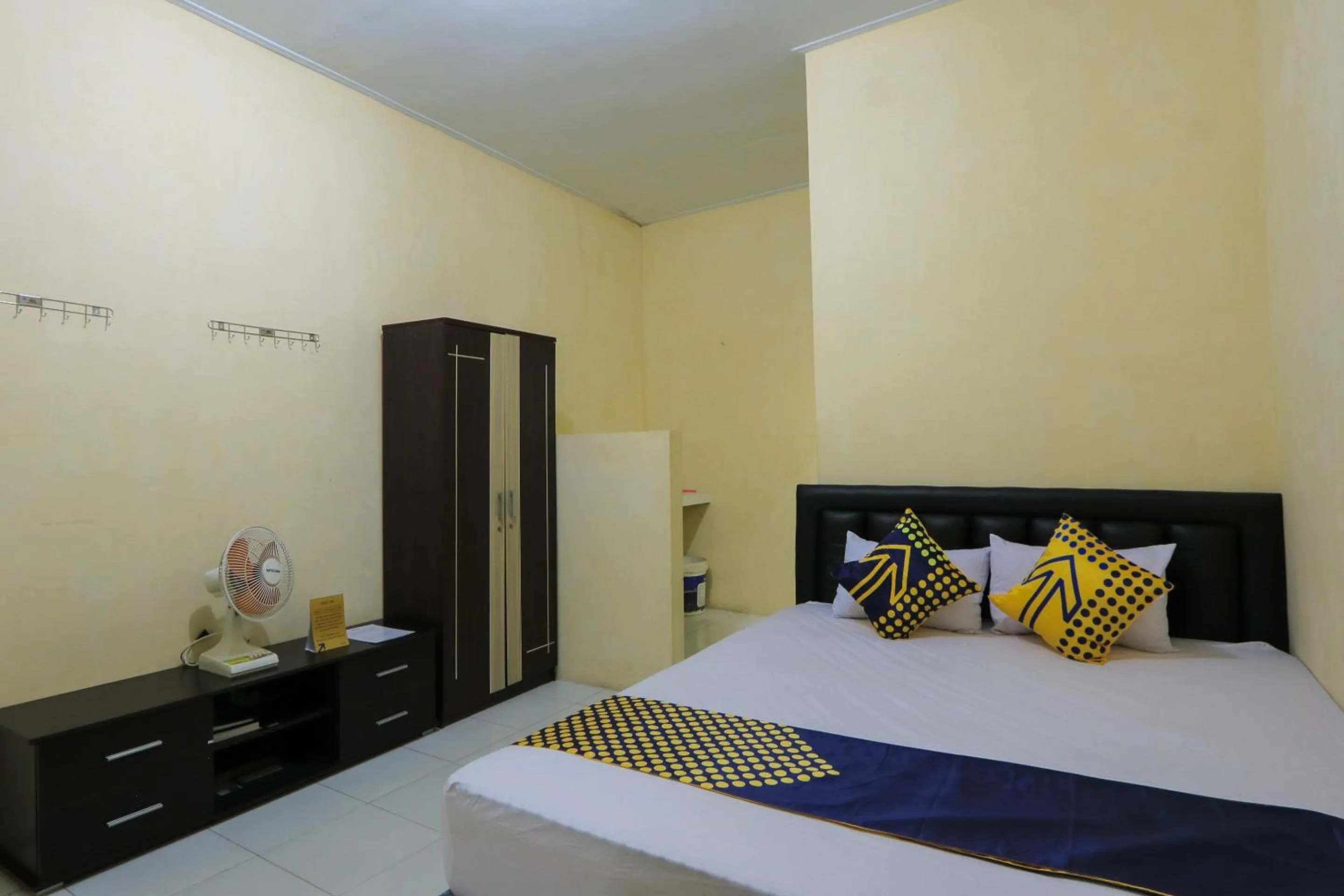 Bedroom, Bed in OYO 2371 Islami Family Residence