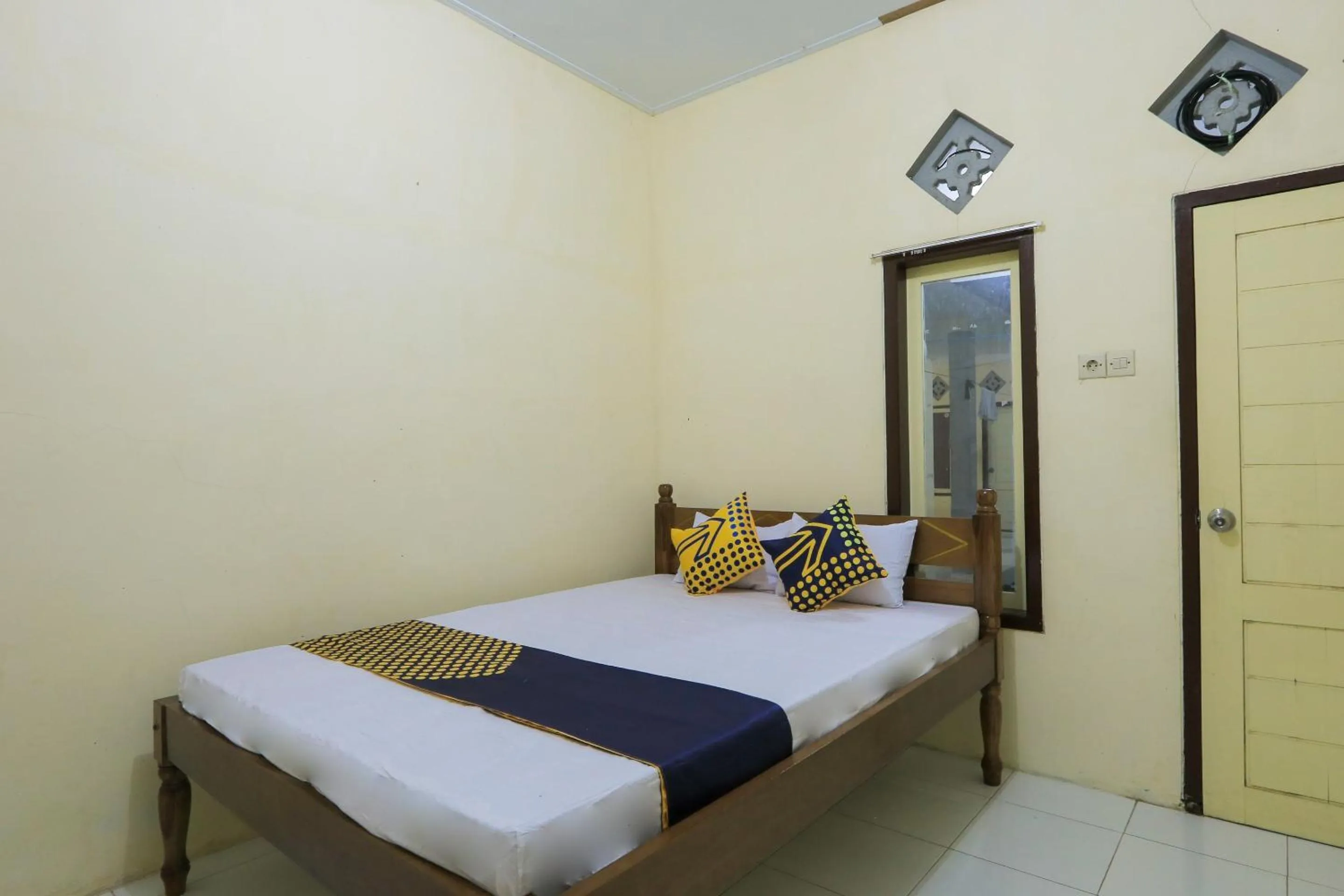 Bedroom, Bed in OYO 2371 Islami Family Residence