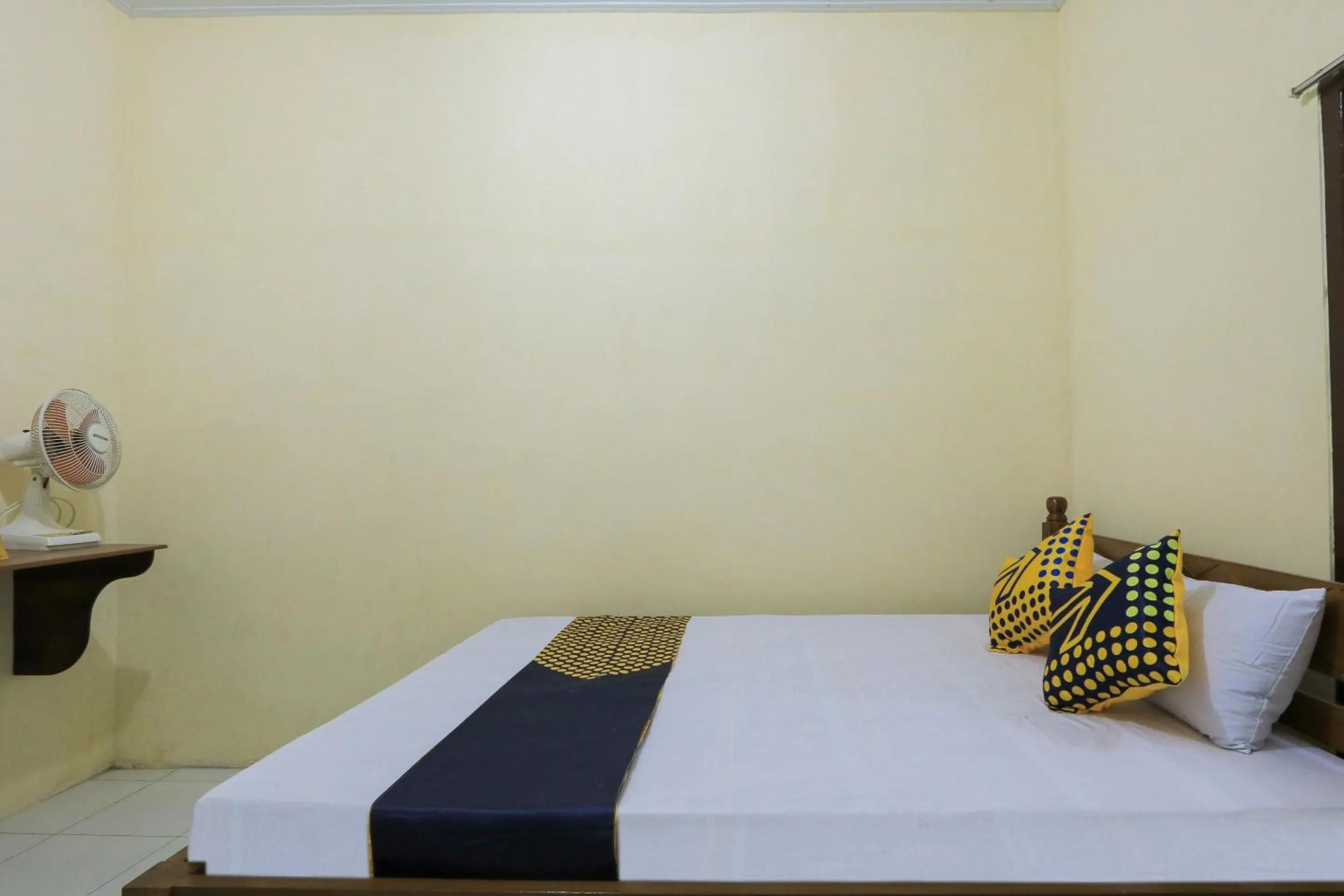 Bedroom, Bed in OYO 2371 Islami Family Residence
