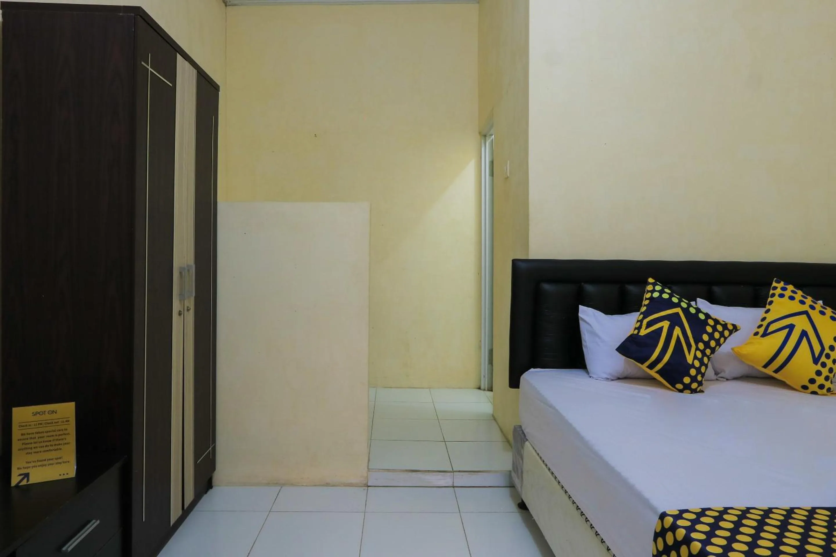 Bedroom, Bed in OYO 2371 Islami Family Residence