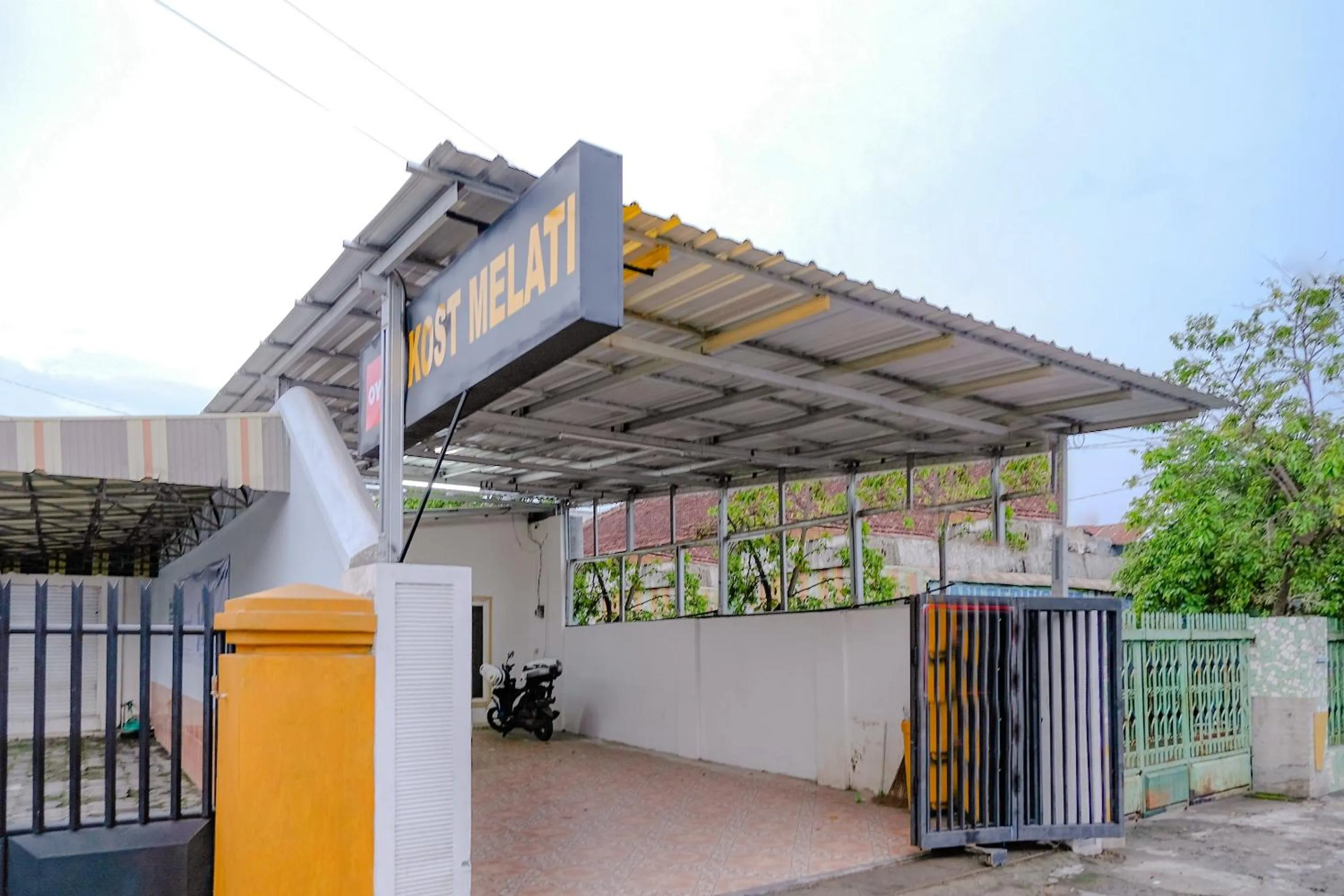 Facade/entrance in OYO 2417 Melati Residence