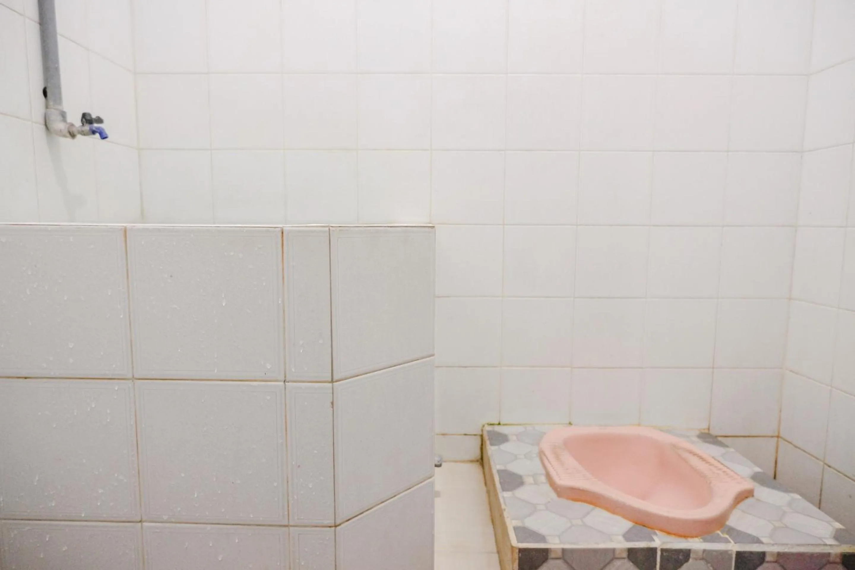 Bathroom in OYO 2417 Melati Residence