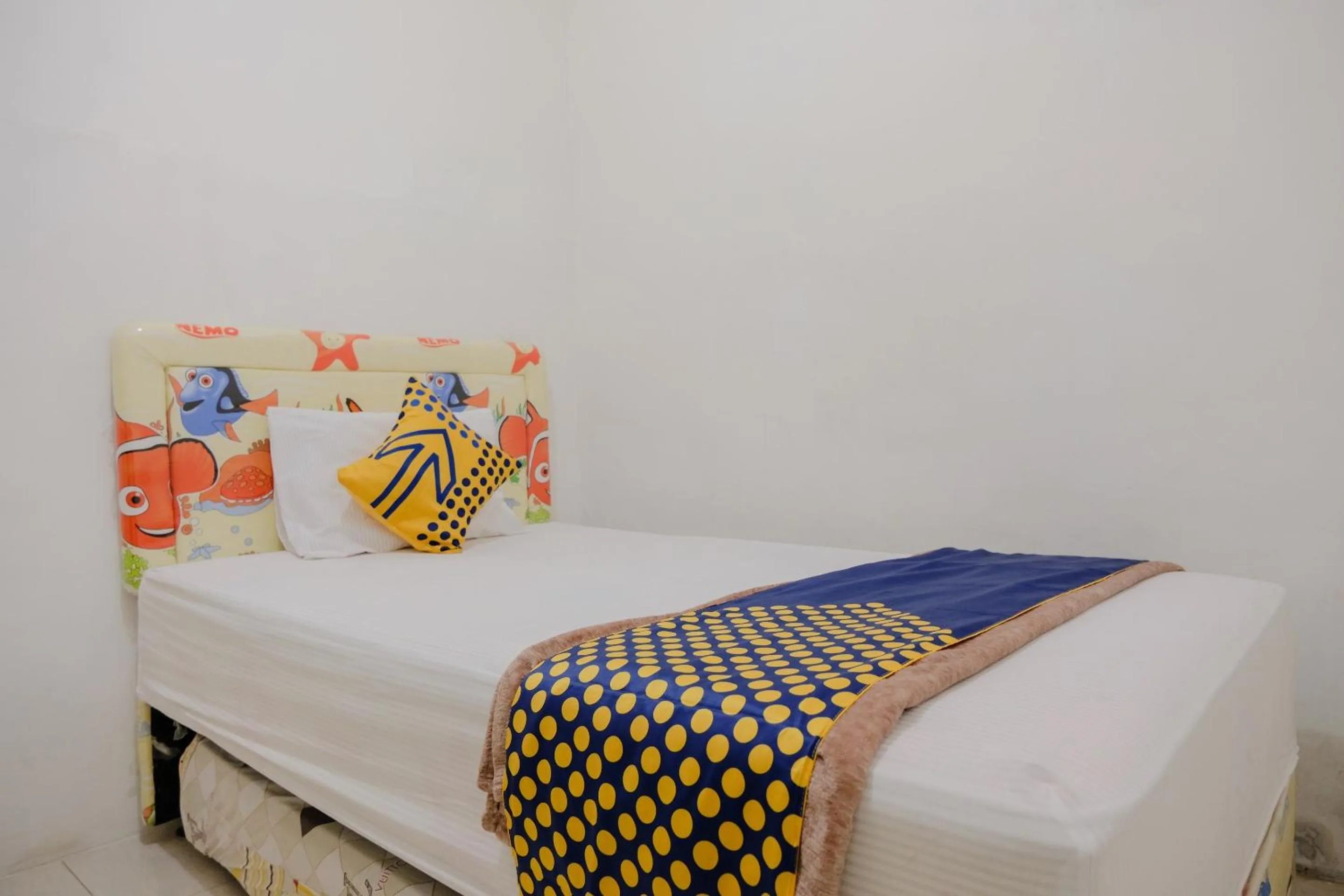 Bedroom, Bed in OYO 2417 Melati Residence