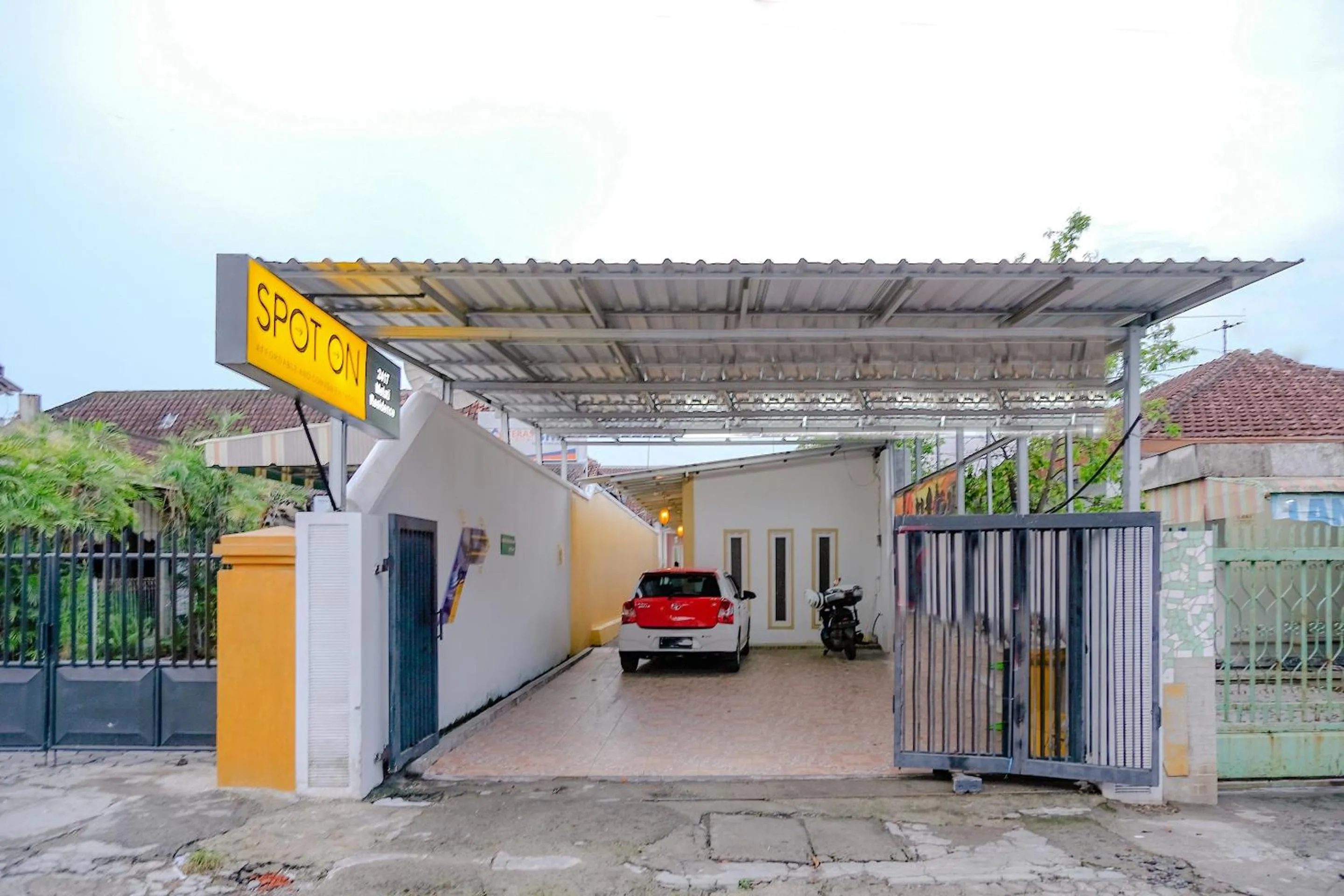 Facade/entrance in OYO 2417 Melati Residence