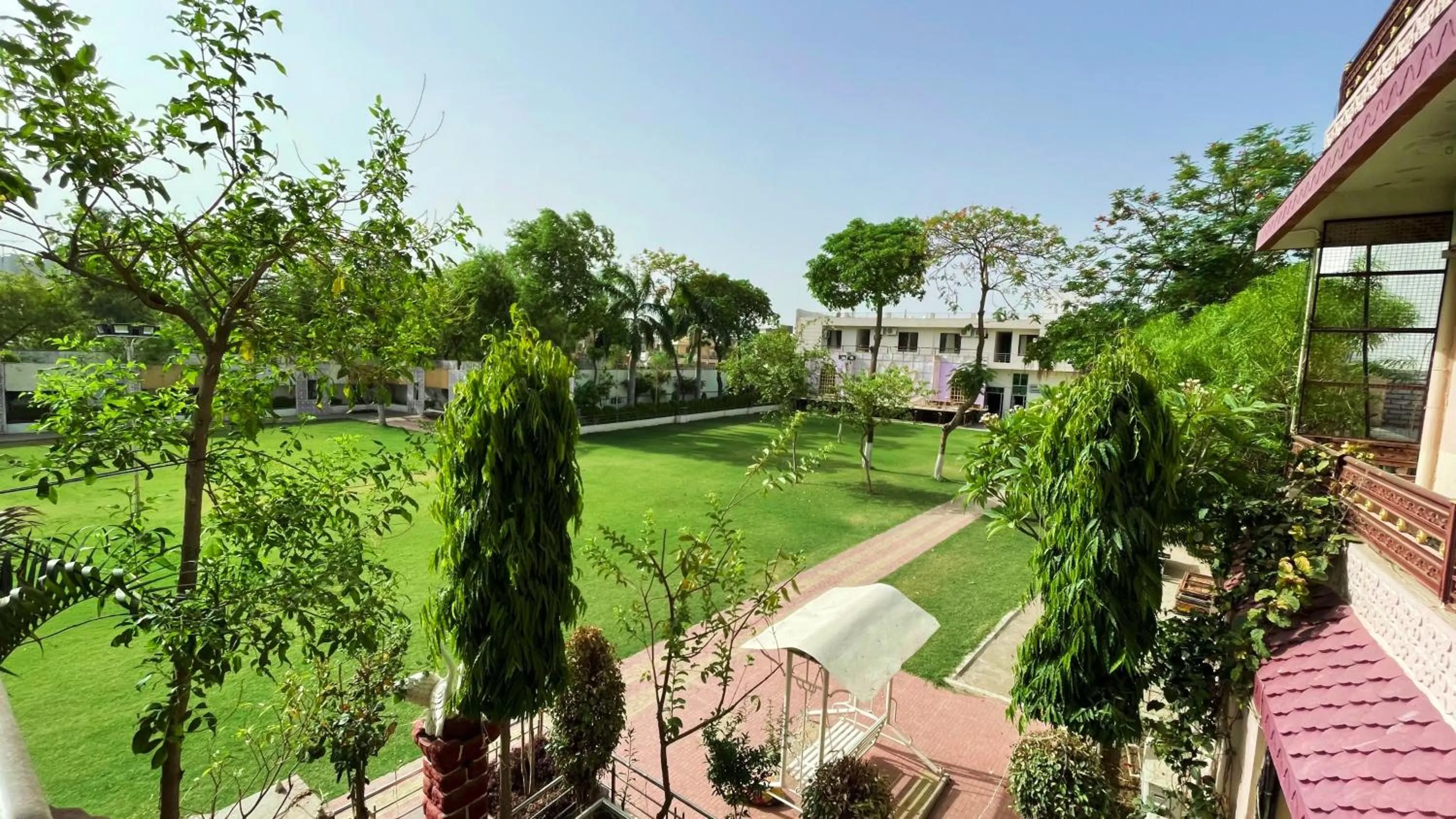 Garden in Hotel Prabhat Palace